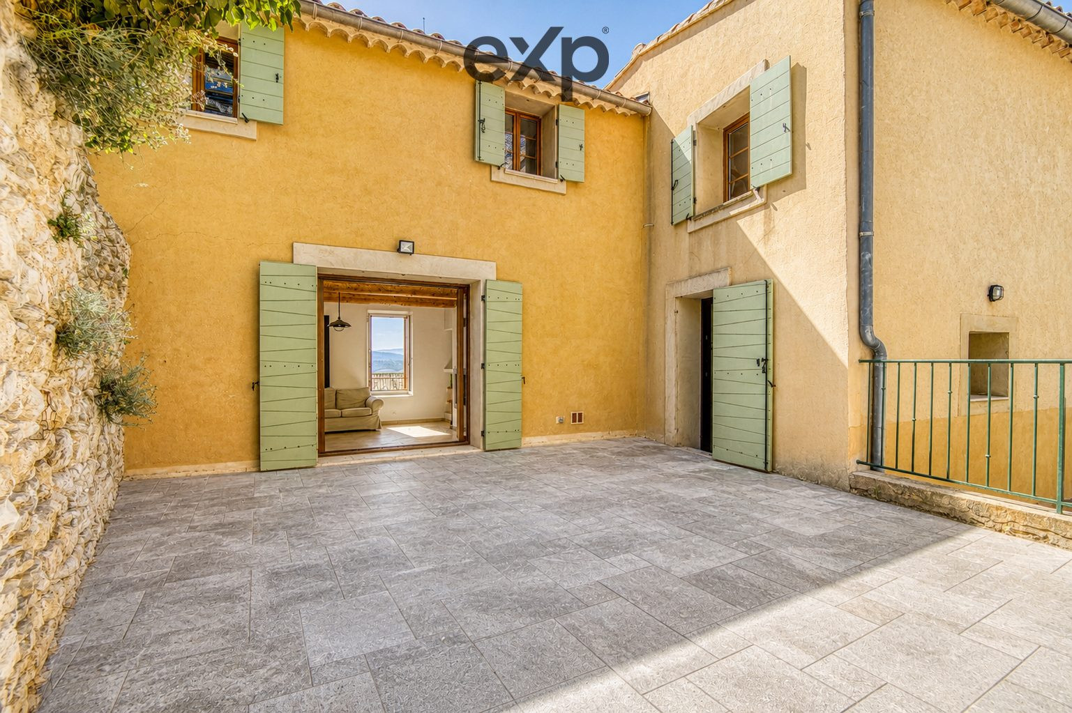 Superbe masion de maitre composée de 2 logements avec grande terrasse et 2 places de parking