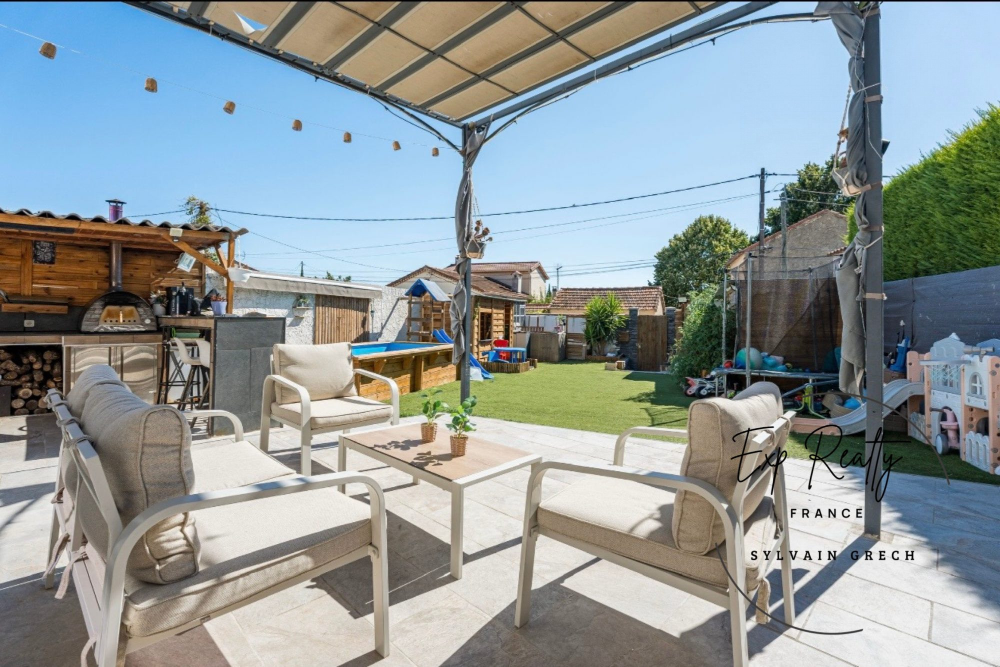 Maison individuelle avec piscine et jardin