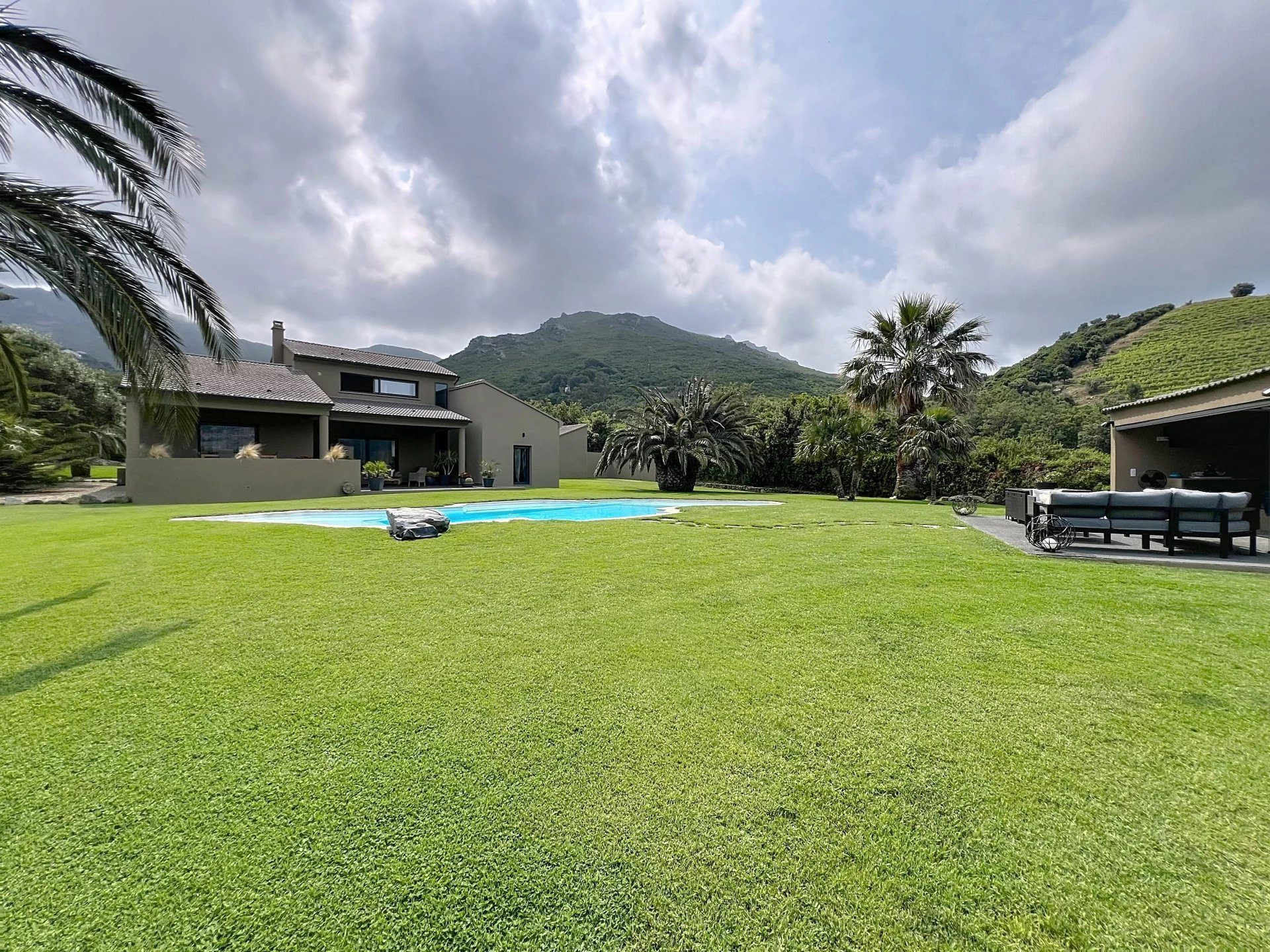Propriété avec piscine – 220 m² – Terrain de 4 000 m² – Patrimonio