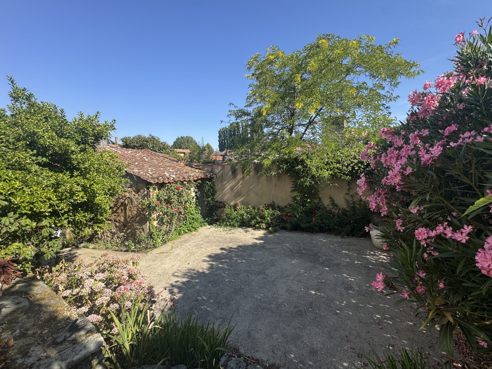 Maison à vendre à Breuil-Barret, 203 m²