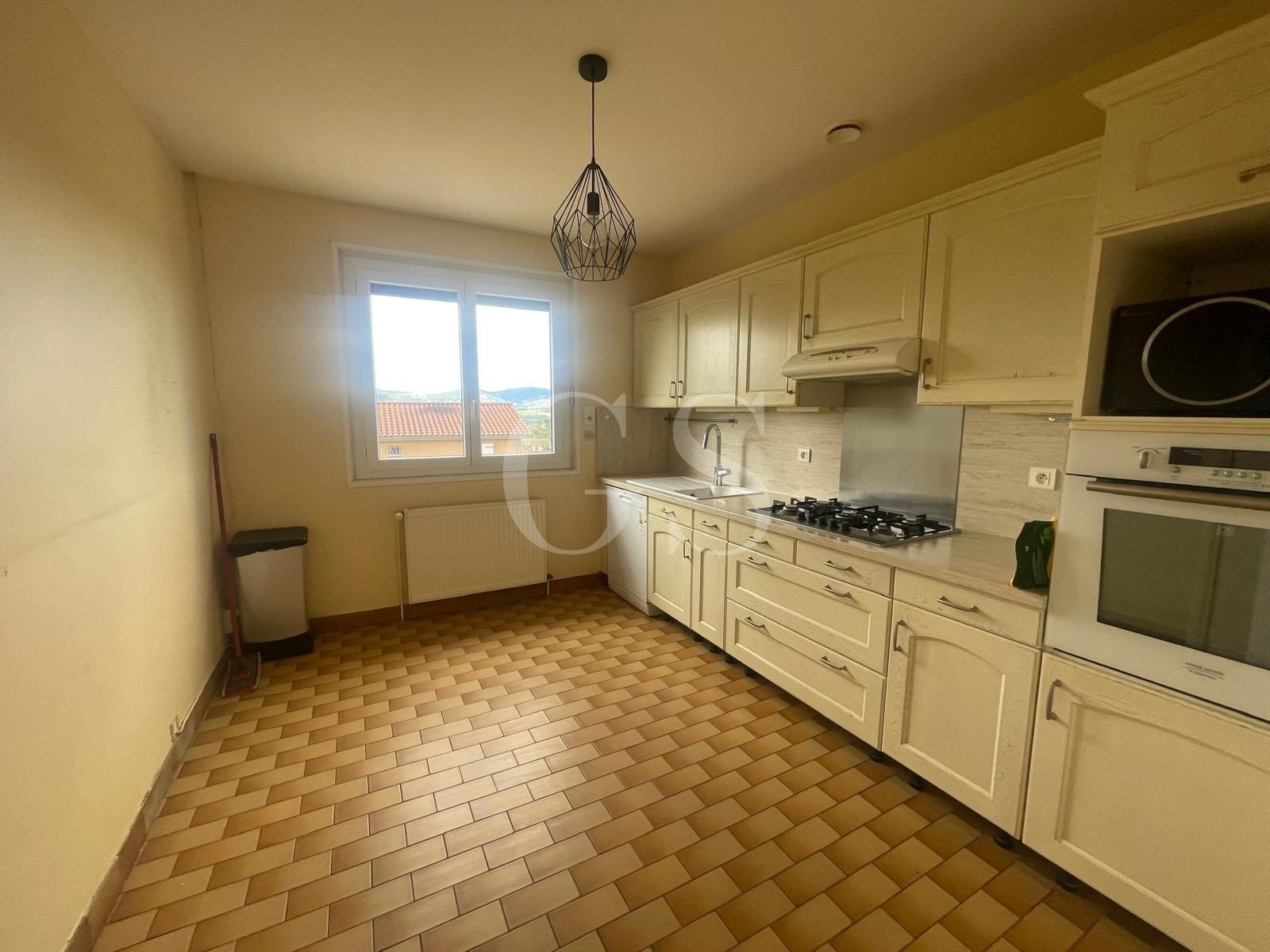 Maison avec garage sur parcelle de 851 m2