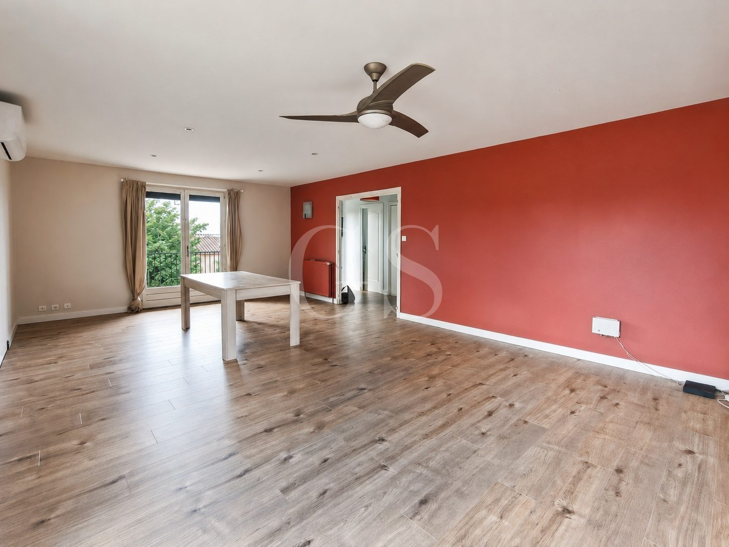 Maison avec garage sur parcelle de 851 m2