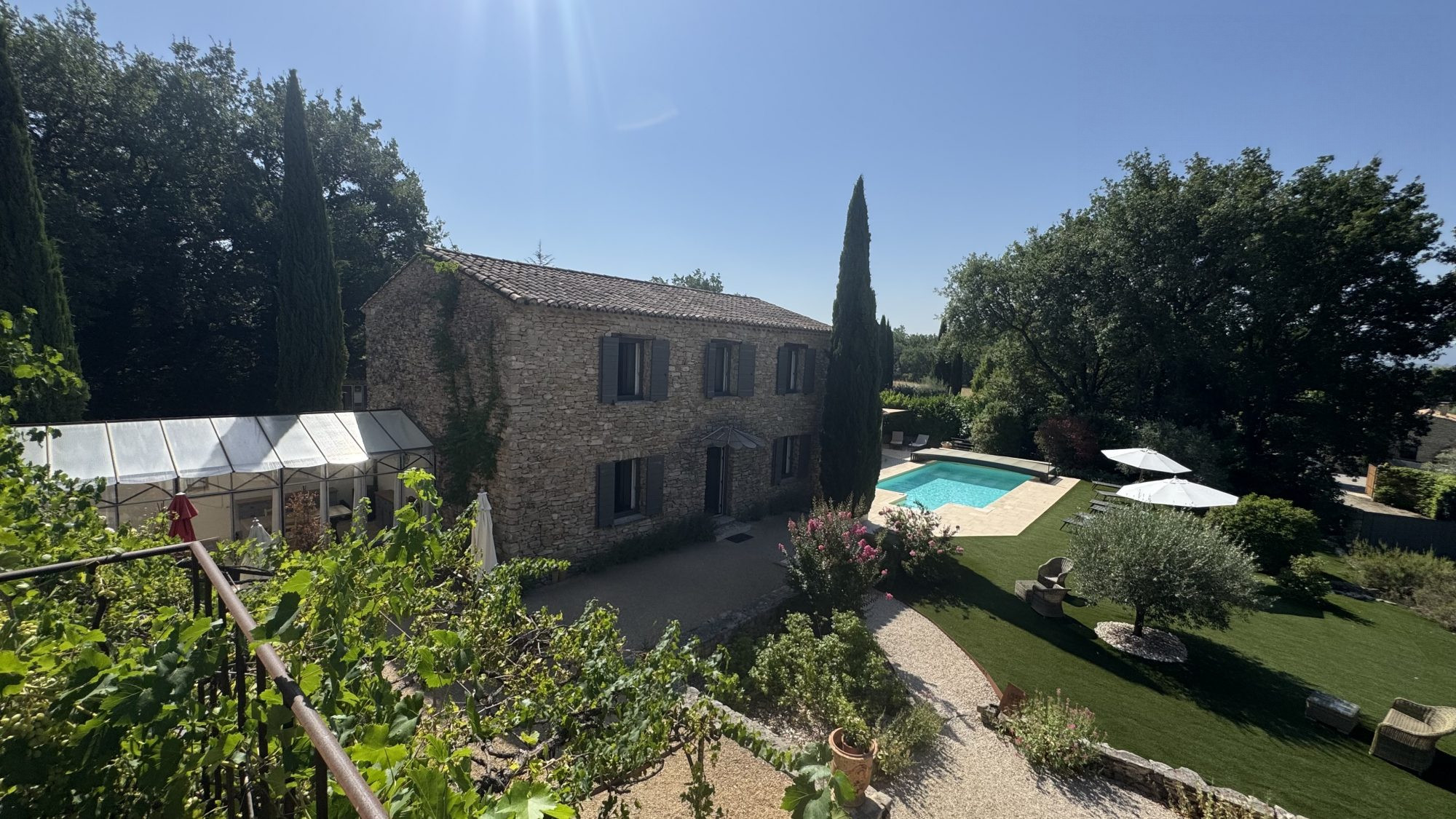 Domaine en pierre au coeur du triangle d'or LUBERON