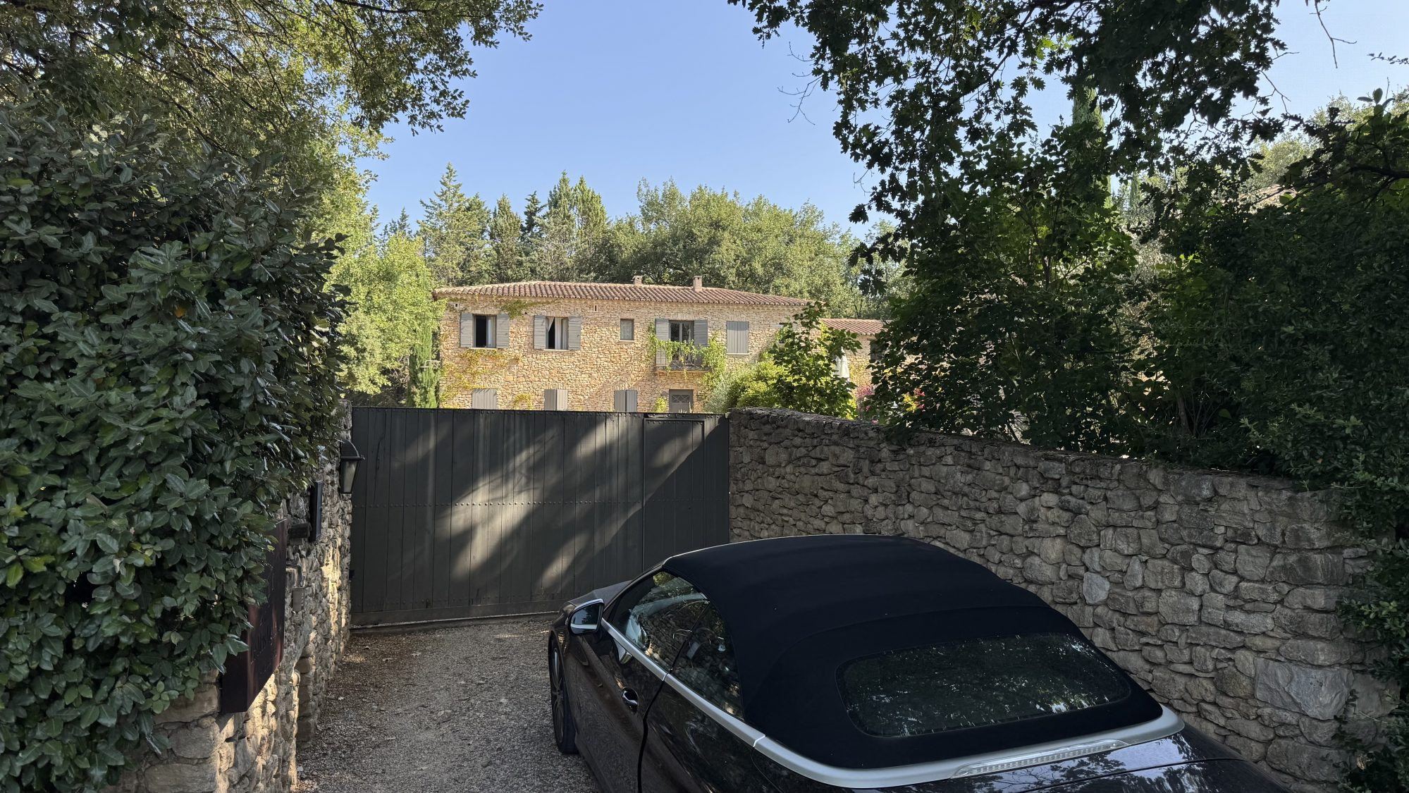 Domaine en pierre au coeur du triangle d'or LUBERON