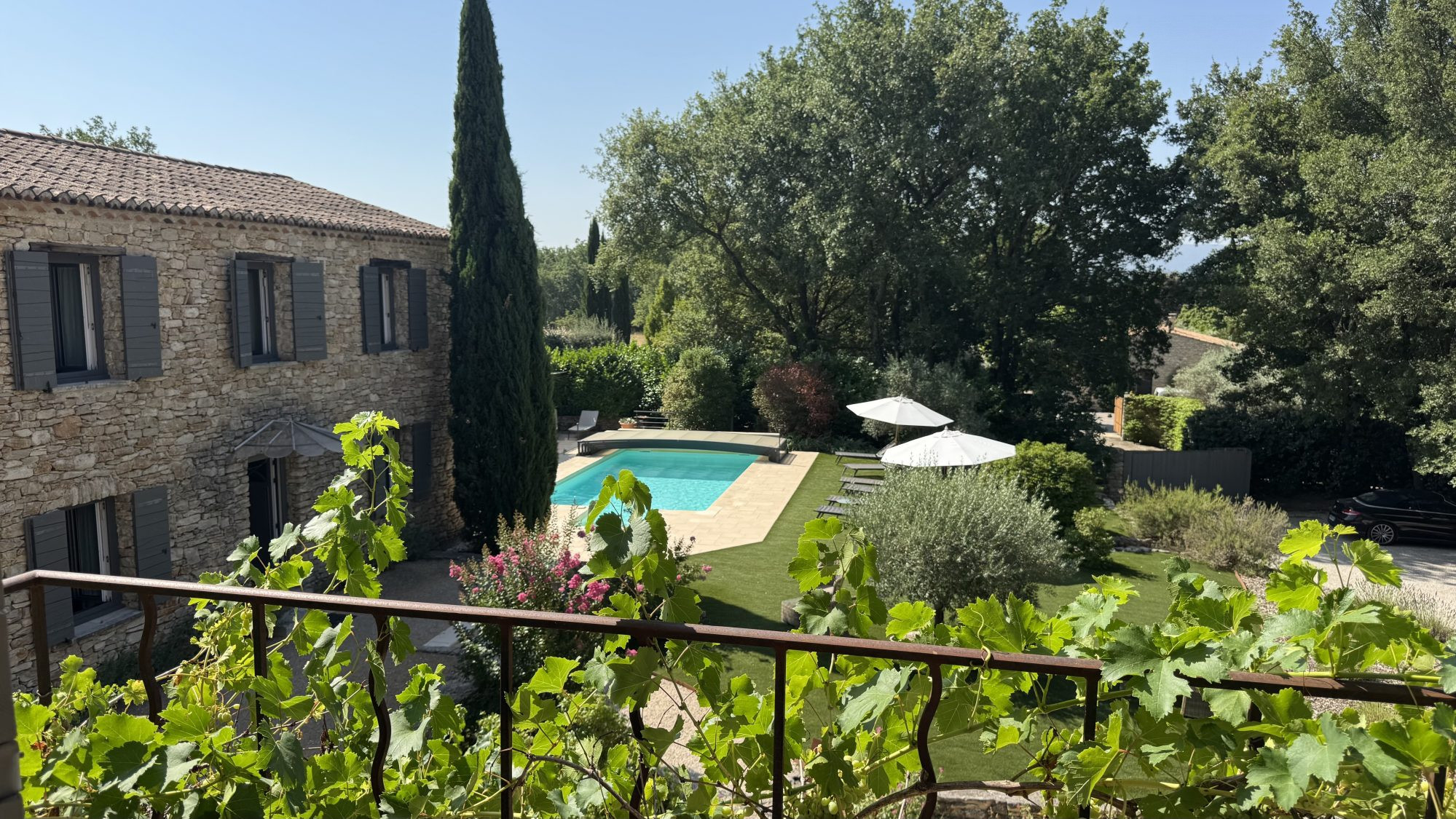 Domaine en pierre au coeur du triangle d'or LUBERON