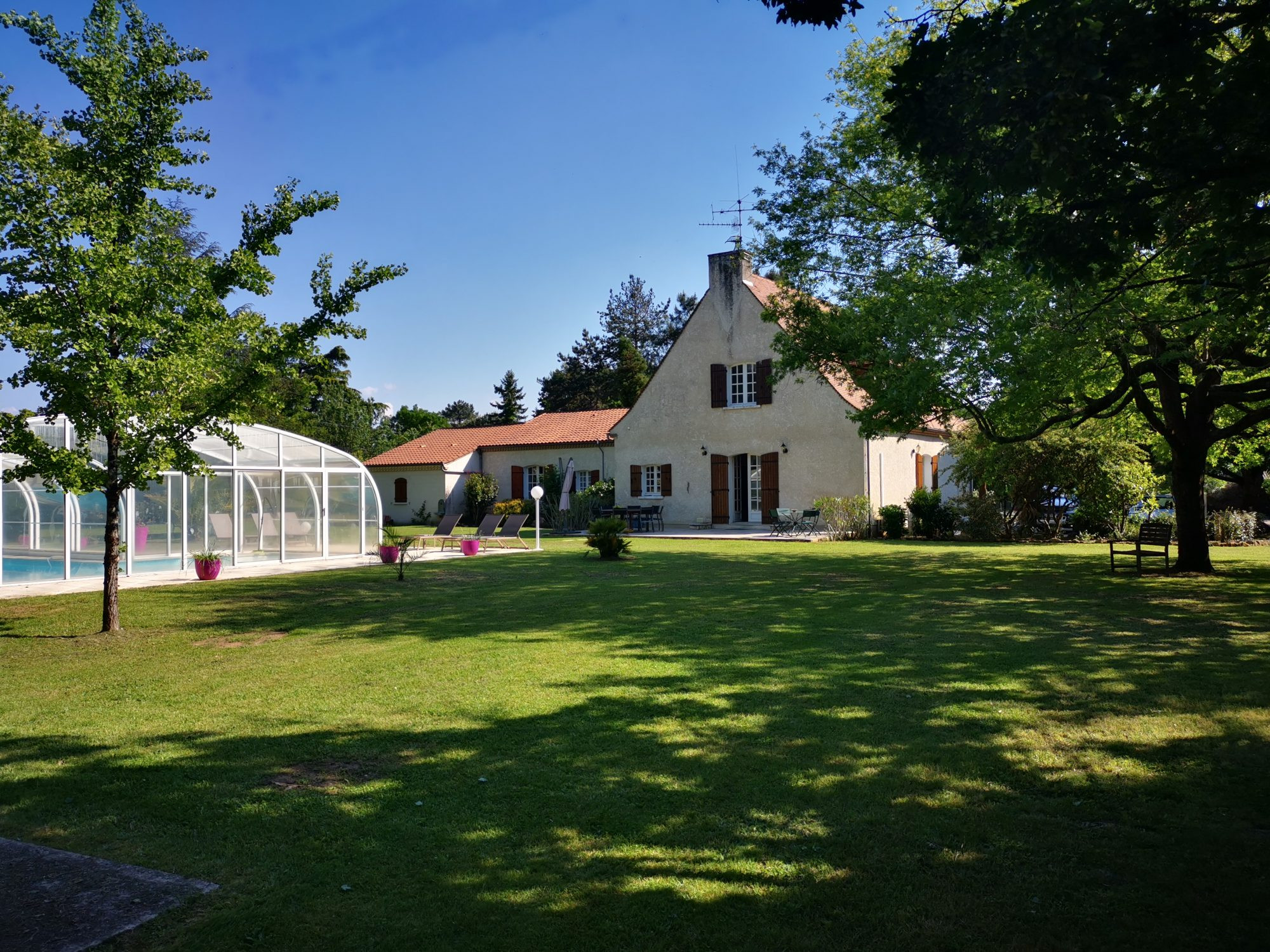 Propriété avec piscine, court de tennis et accès Dordogne