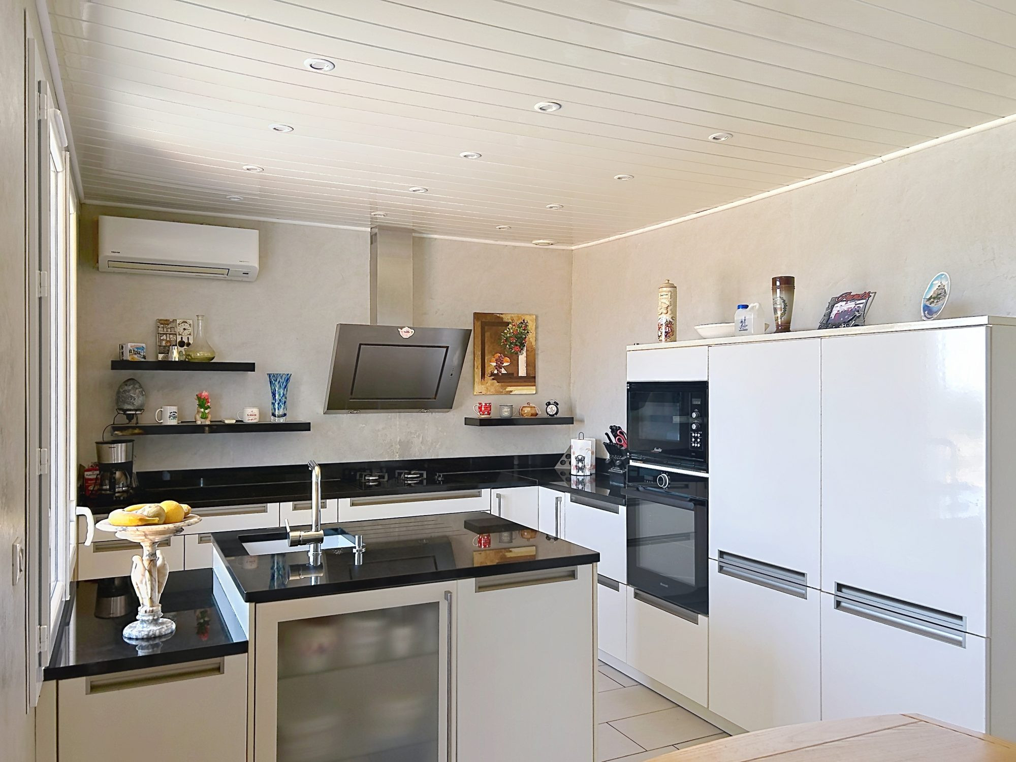 House with 4 bedrooms, double garage, garden and wellness area 4