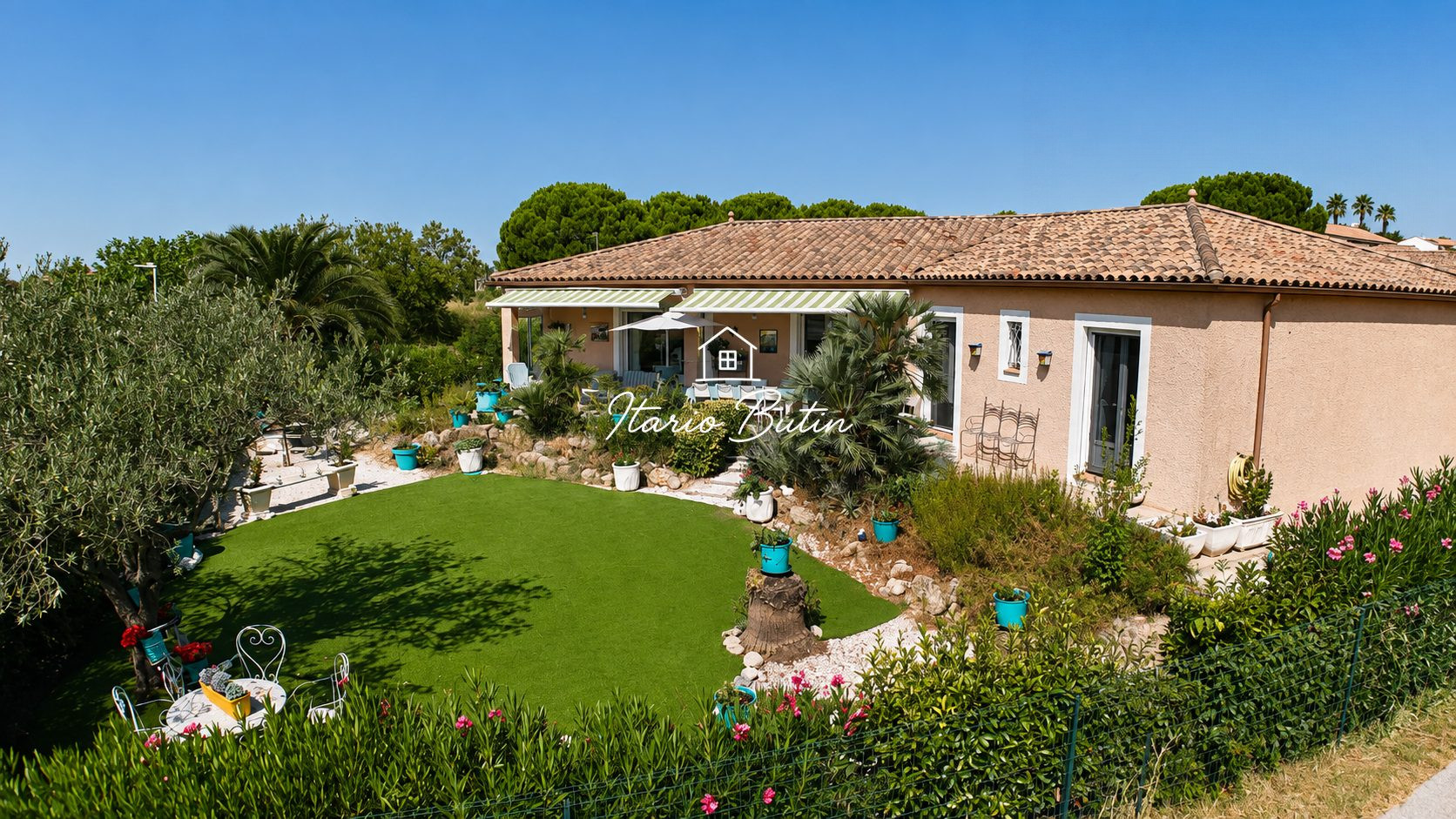 Villa T5 avec Garage double et piscine