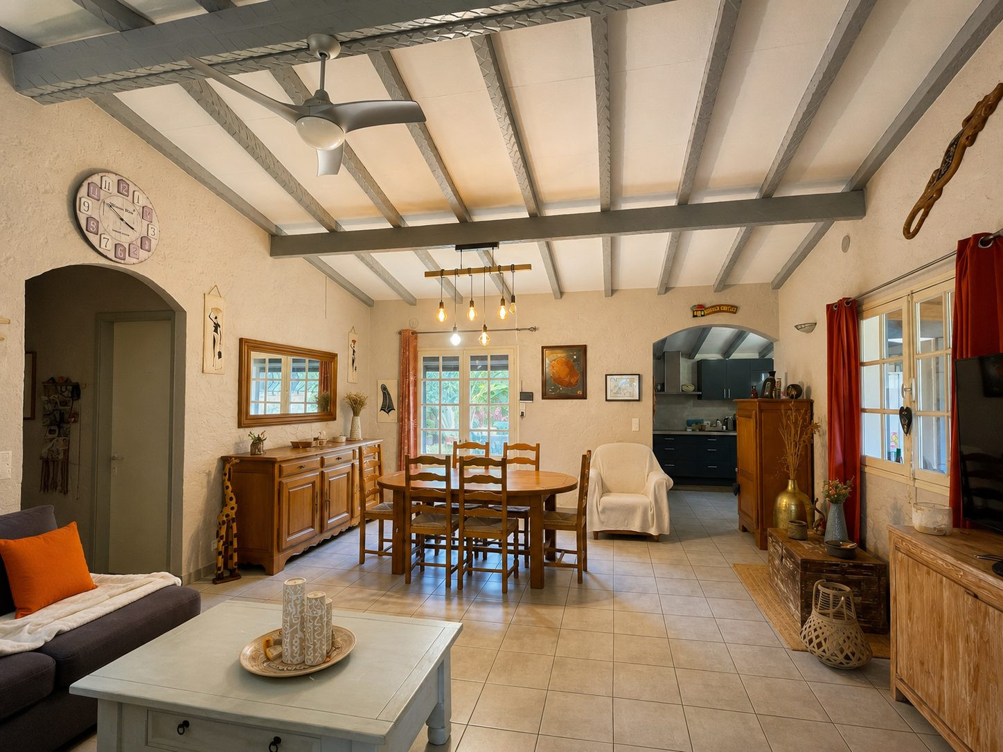 Charming villa with 4 guesthouses, independent studio, heated pool, spa and strong rental potential 4