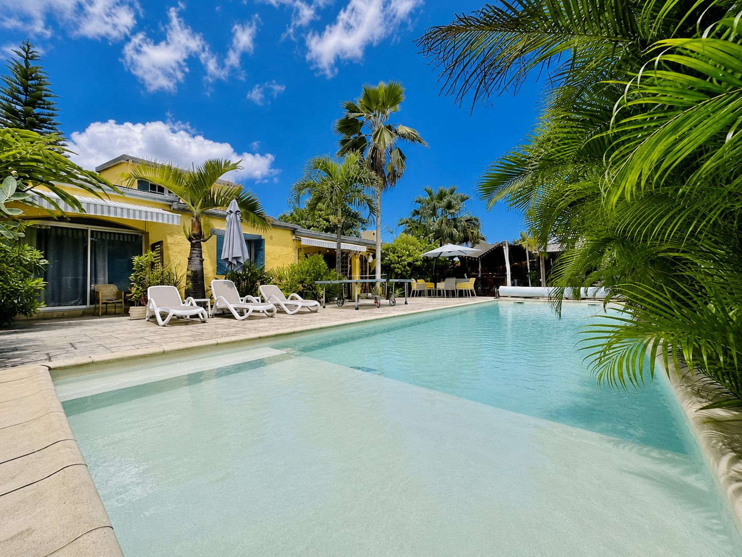 Villa de charme avec 4 gîtes, studio indépendant, piscine chauffée, spa et fort potentiel locatif