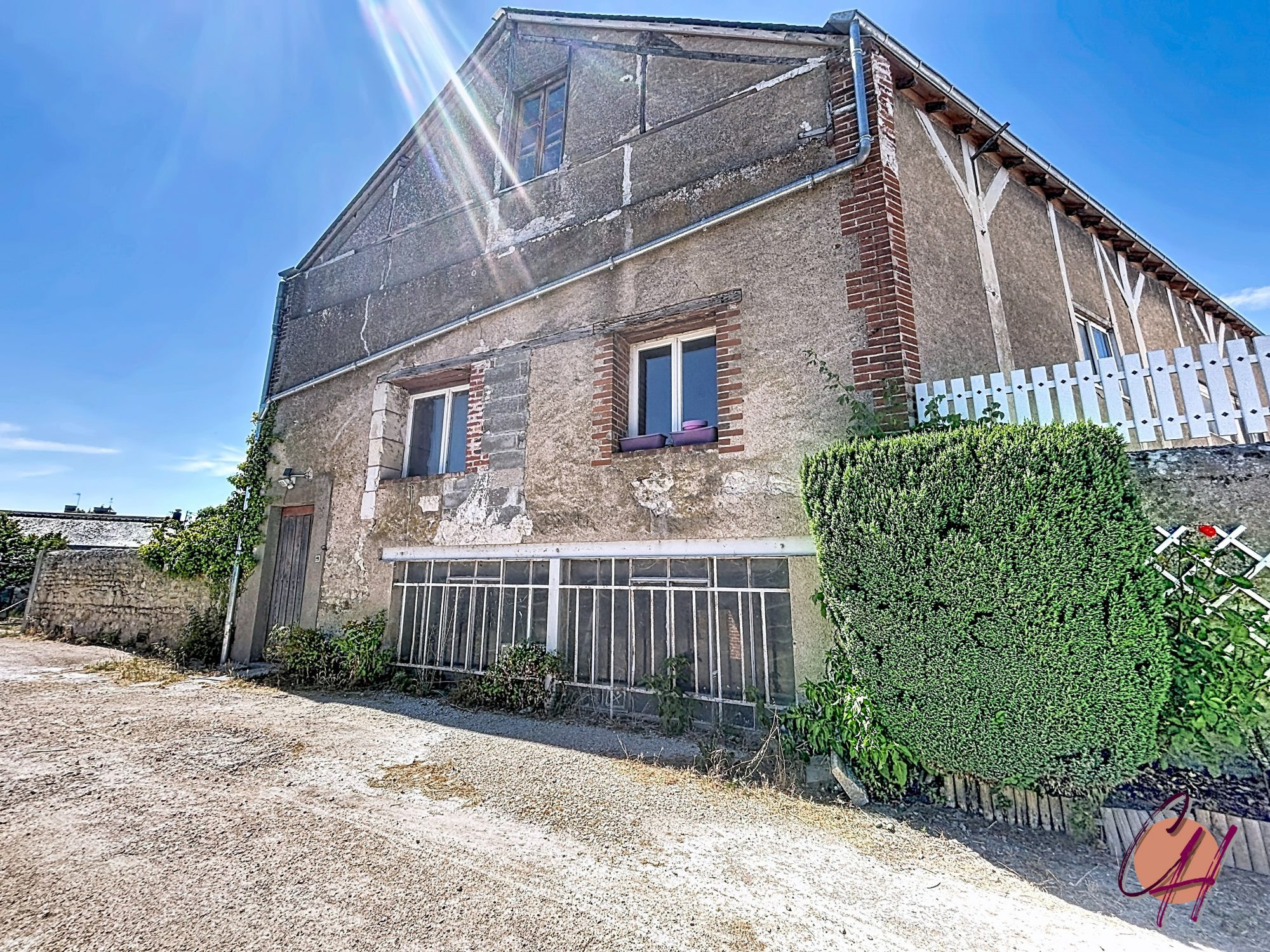 Amboise – Loft 125 m² avec vue Loire et Château, parcelle 244 m², 200 m² aménageables