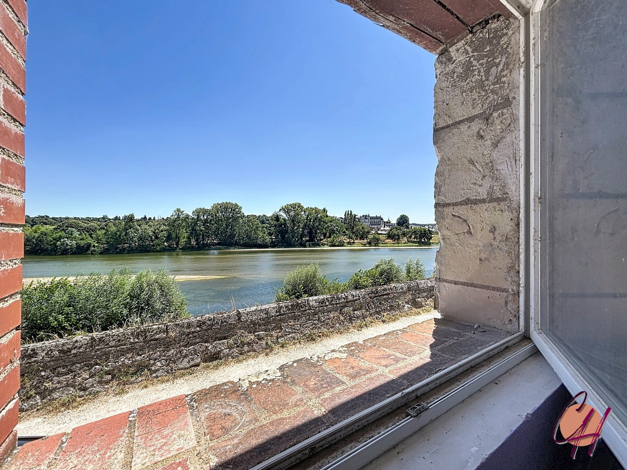 Amboise – Loft 125 m² avec vue Loire et Château, parcelle 244 m², 200 m² aménageables