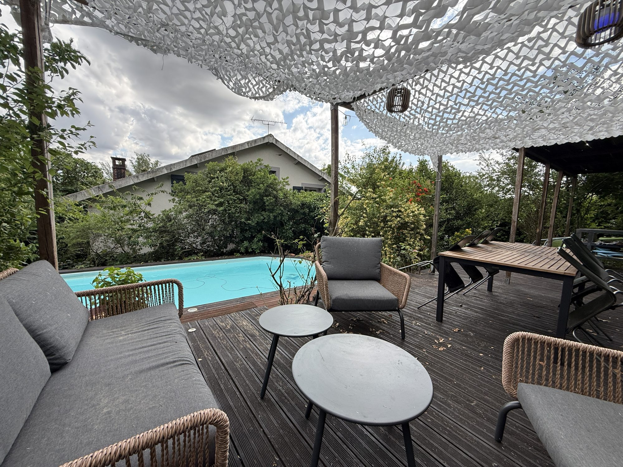 Maison de ville avec piscine et garage