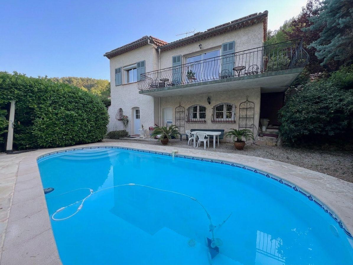 Villa avec piscine, vue collines et deux niveaux indépendants