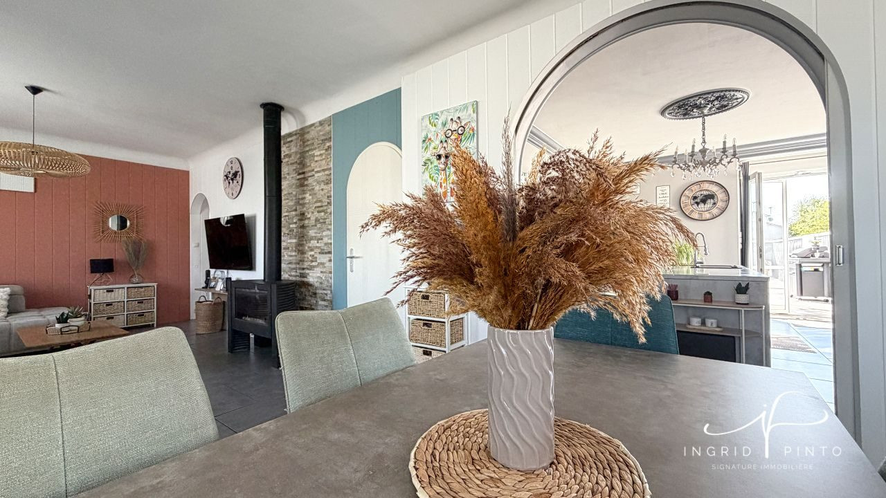 New - Renovated Family Home of 122 m² with 4 Bedrooms and Pool - Pompaire 4