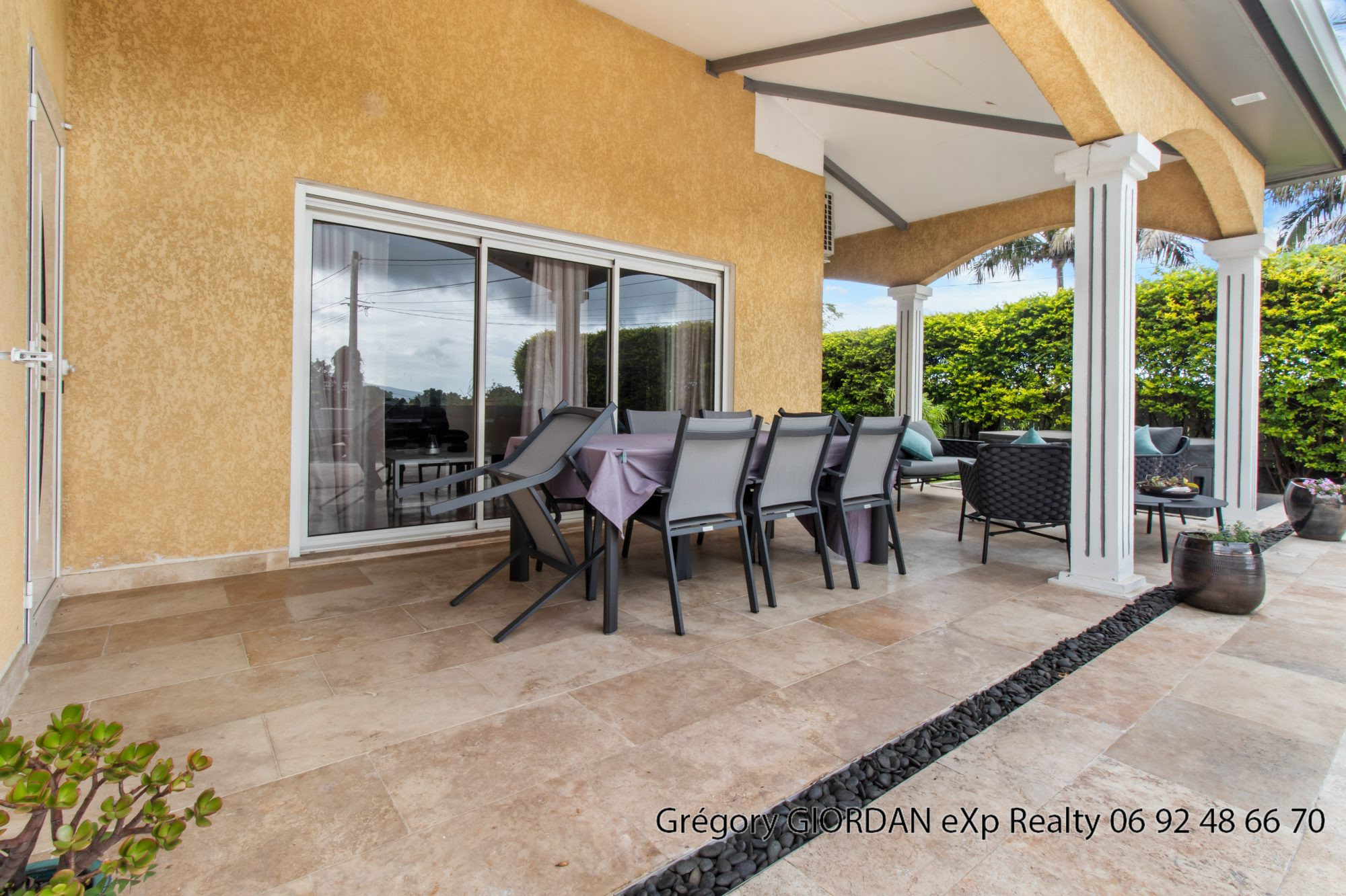 4-Bedroom House with Dressing Room, Salt Water Pool and Outbuilding 3