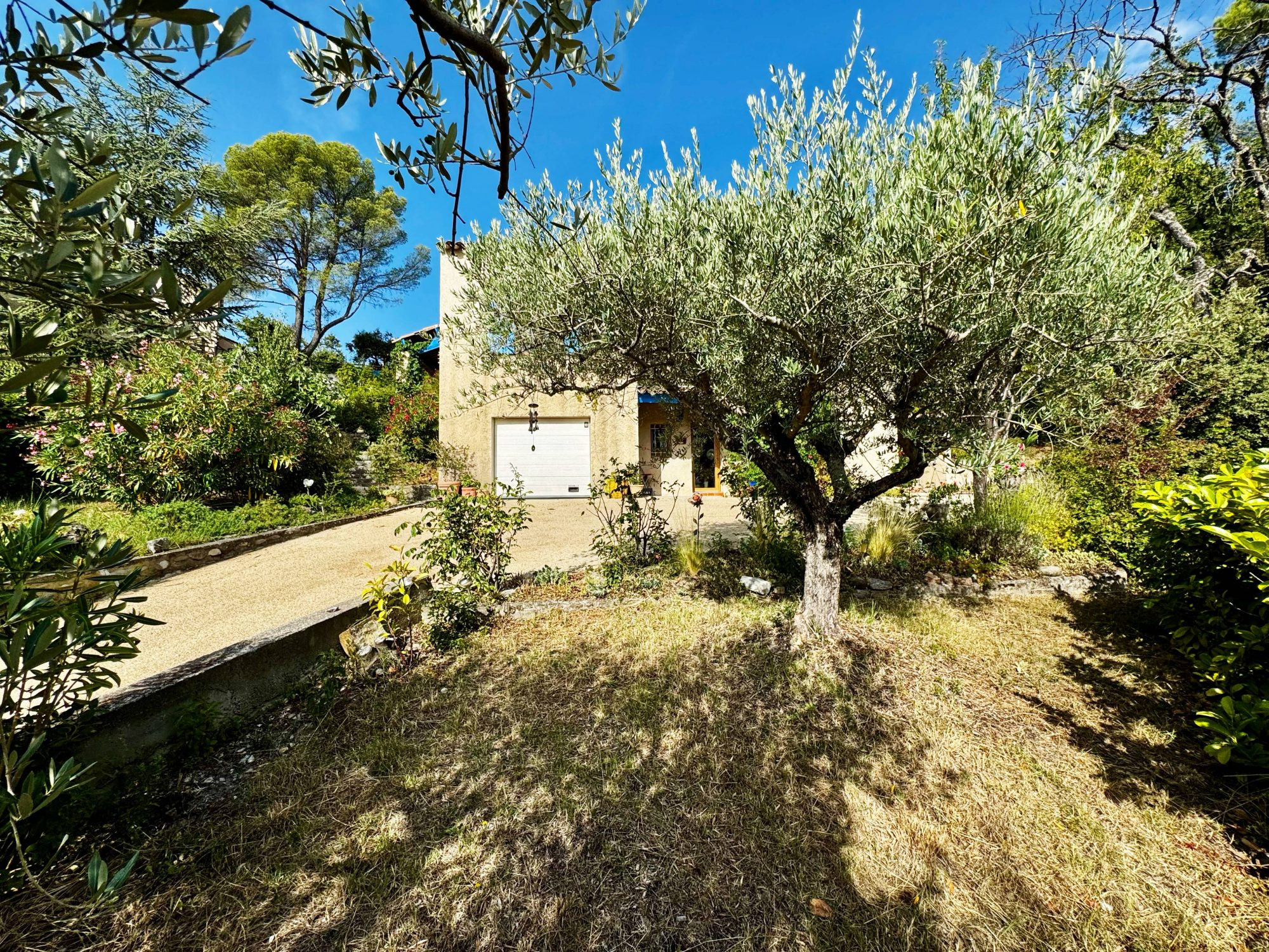 Peipin – Maison avec vue panoramique, 114 m² sur 1 379 m² de terrain arboré