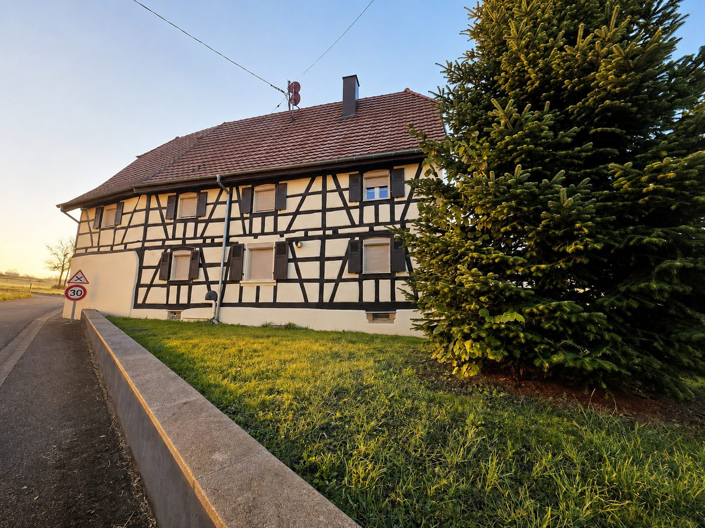 BETTENDORF – Le charme de l’Alsace, les volumes d’une grande maison familiale… sans les travaux