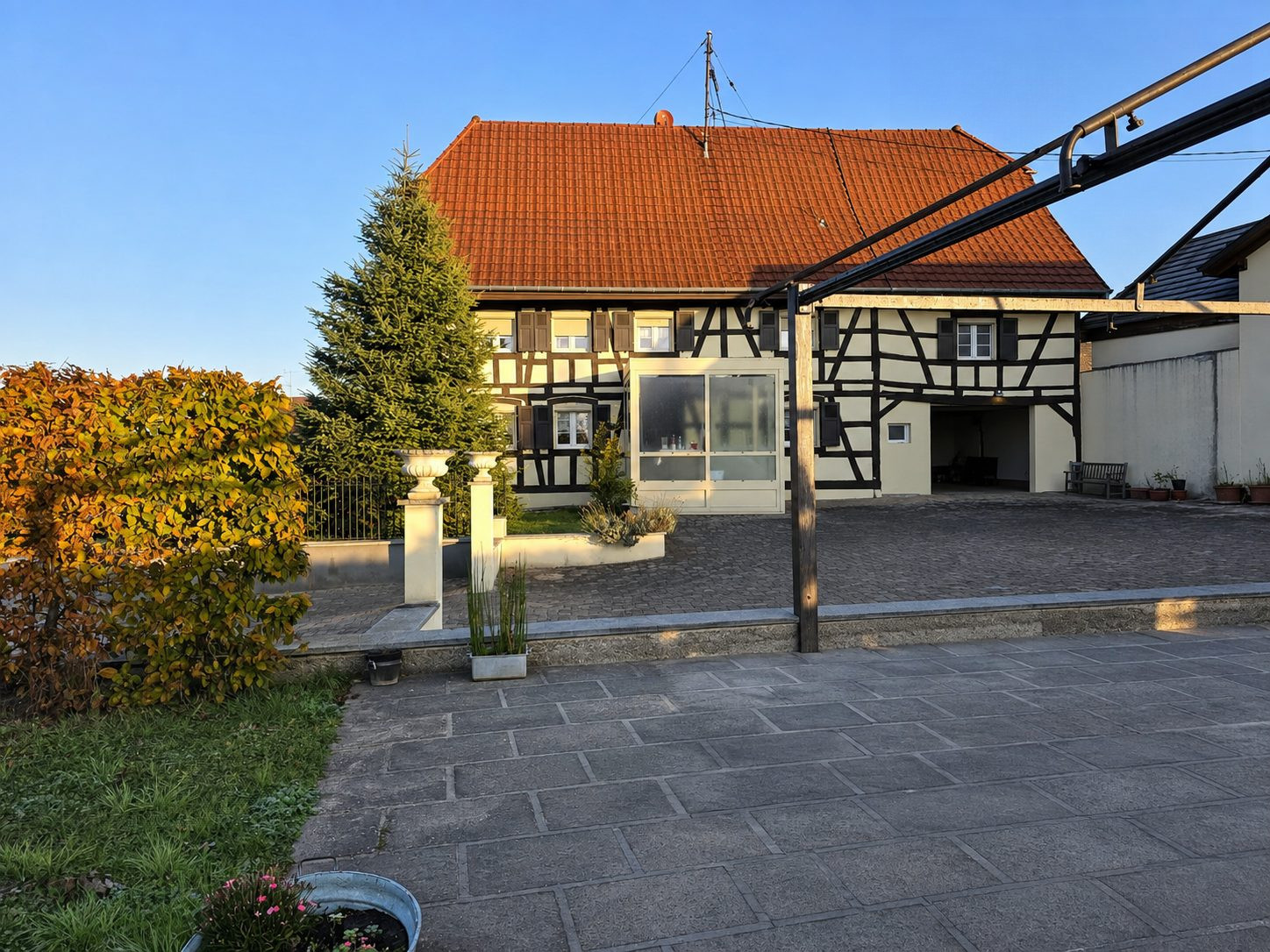 BETTENDORF – Le charme de l’Alsace, les volumes d’une grande maison familiale… sans les travaux