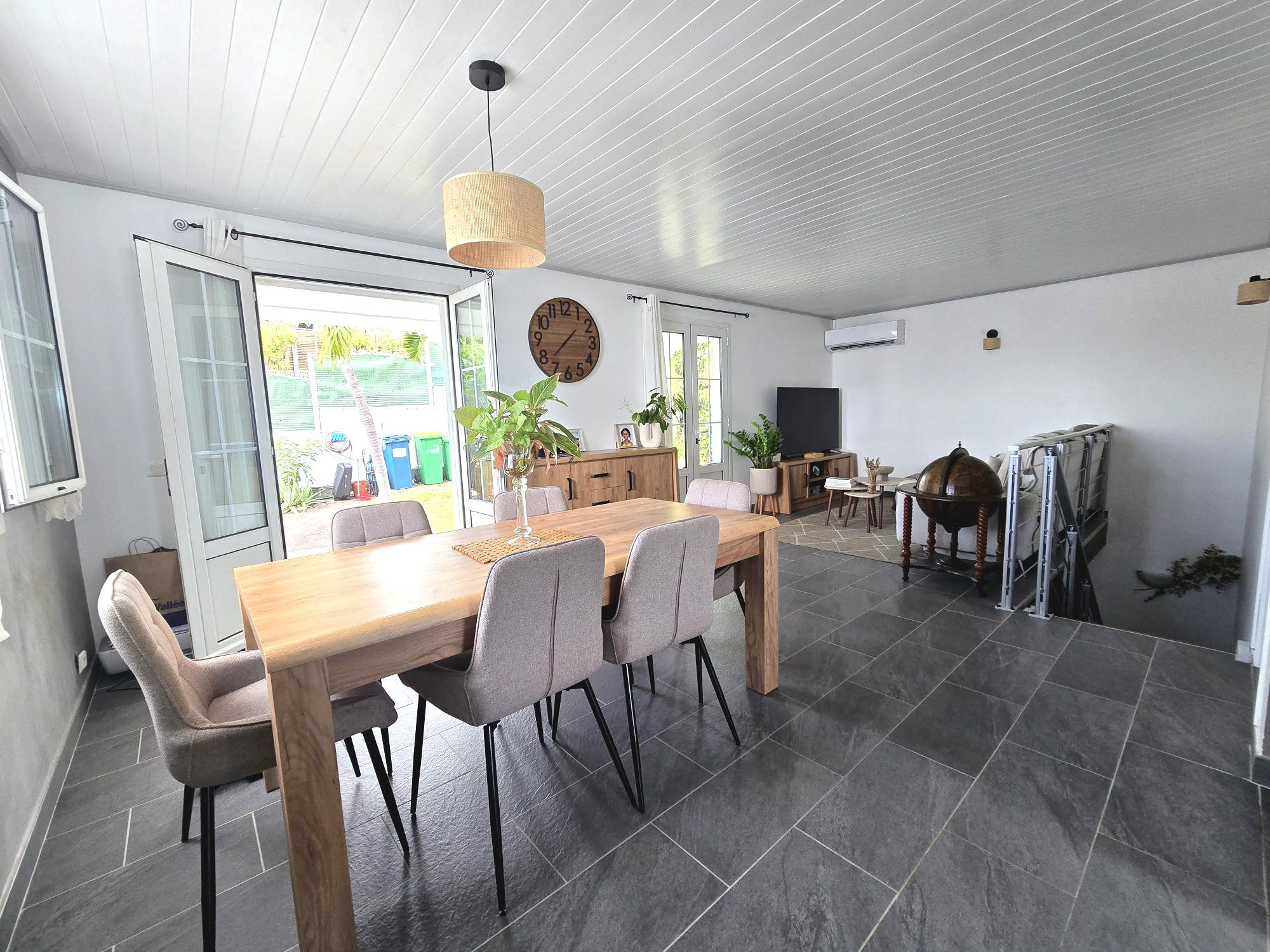 EXCLUSIVITÉ - MAGNIFIQUE VILLA AVEC VUE MER ET PISCINE - LA POSSESSION