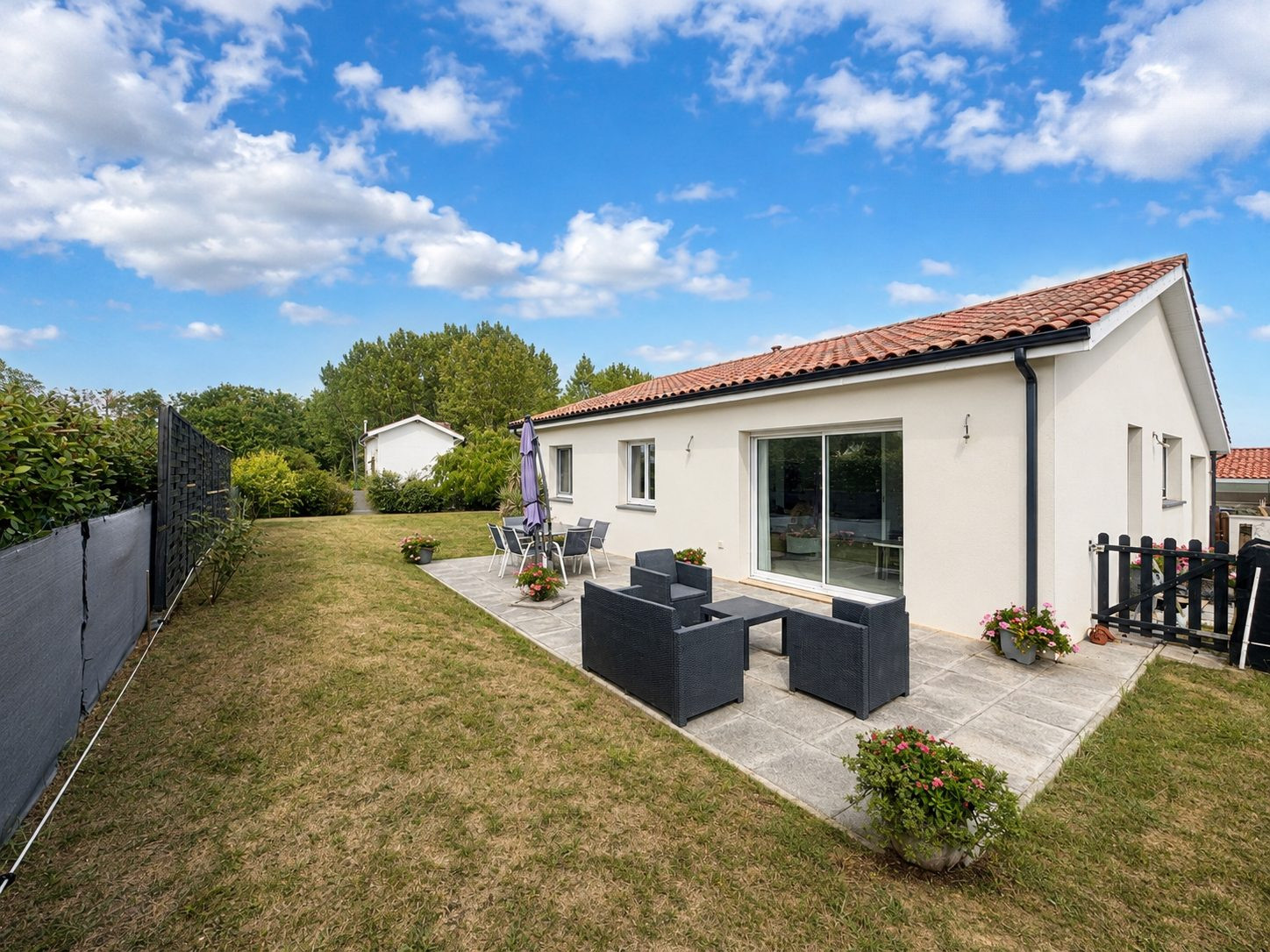**Maison contemporaine de plain-pied – Calme, lumière et qualité de vie**