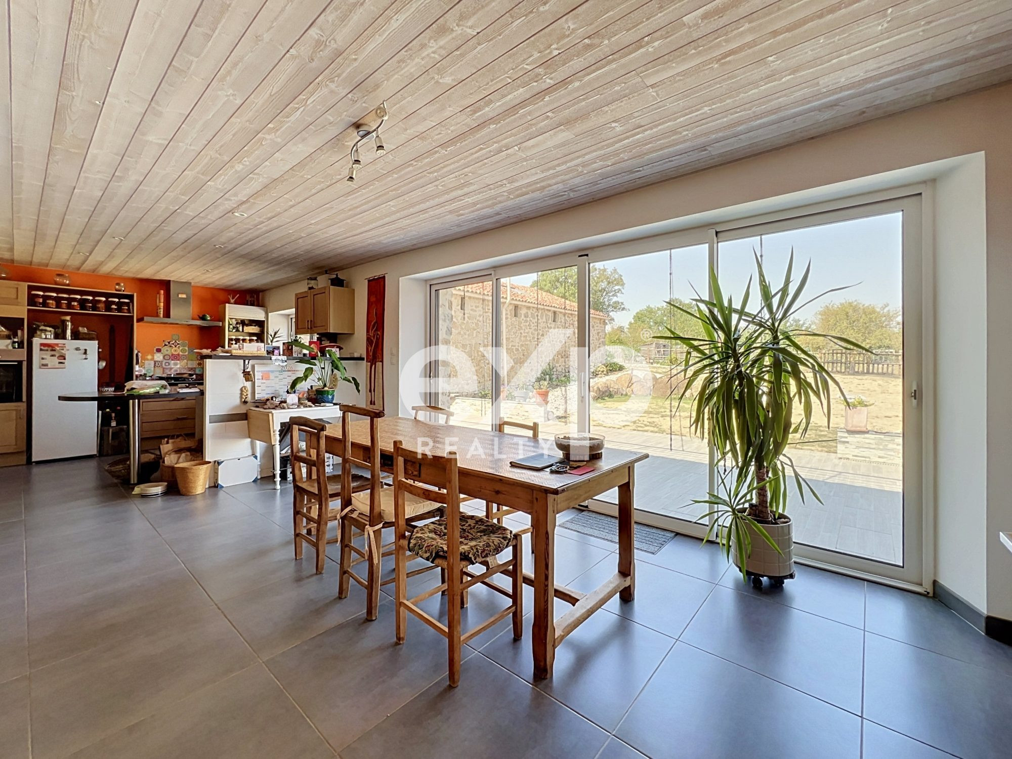 Maison à vendre à Voulmentin, 315 m²