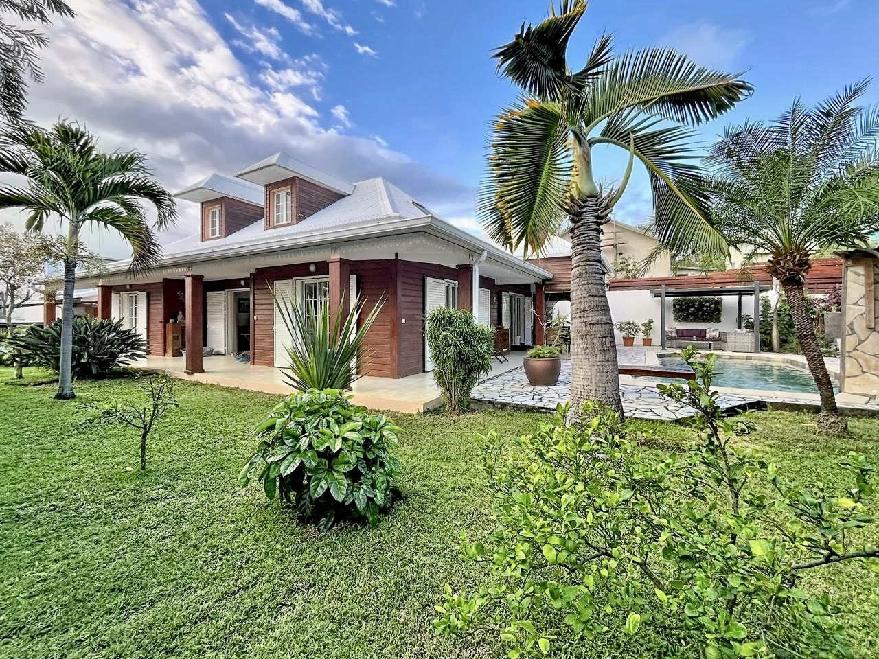 JOLIE VILLA A SAINT-PIERRE