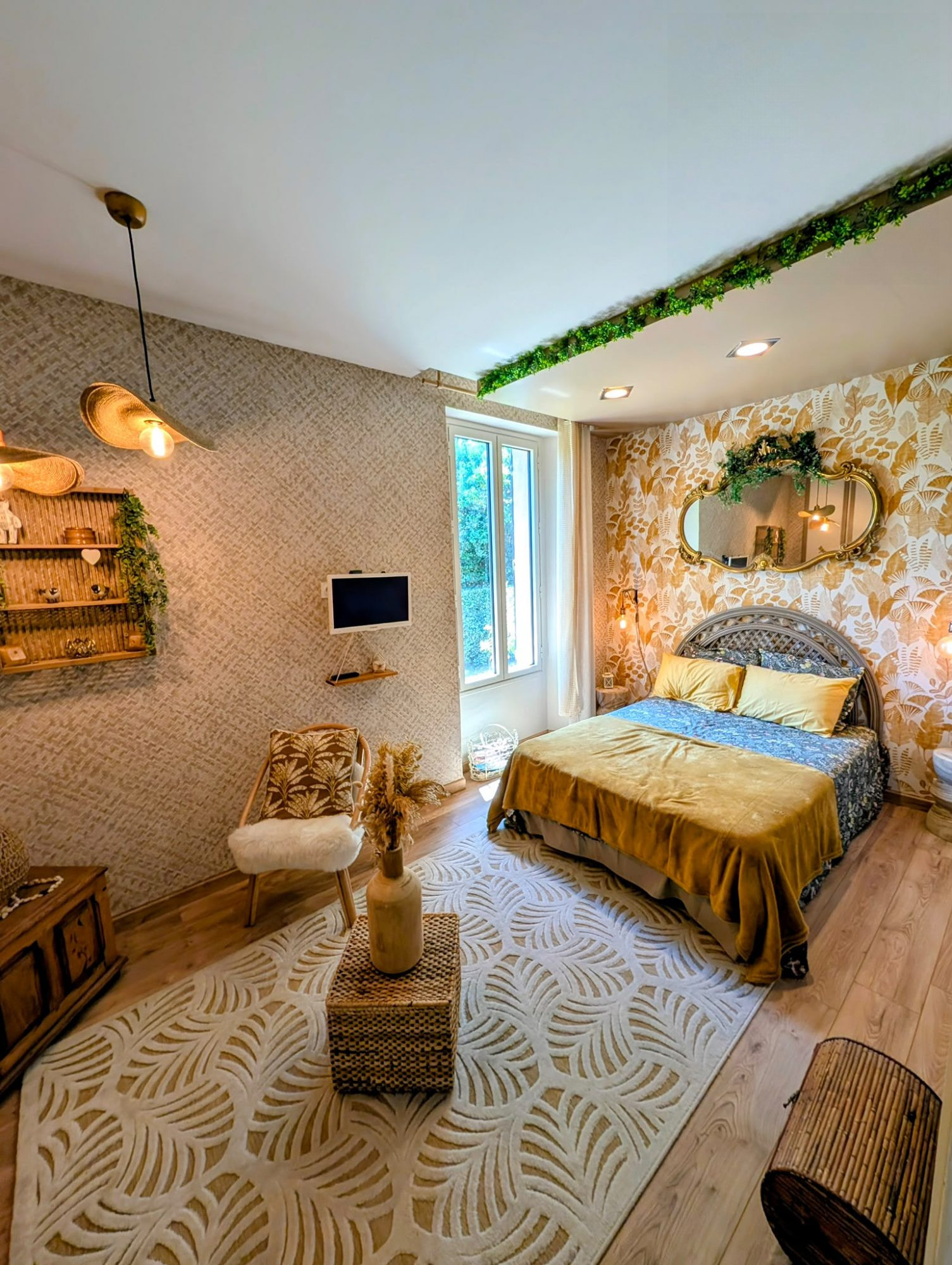 PROVENÇAL BASTIDE WITH SWIMMING POOL, POOL HOUSE AND INDEPENDENT APARTMENT 5