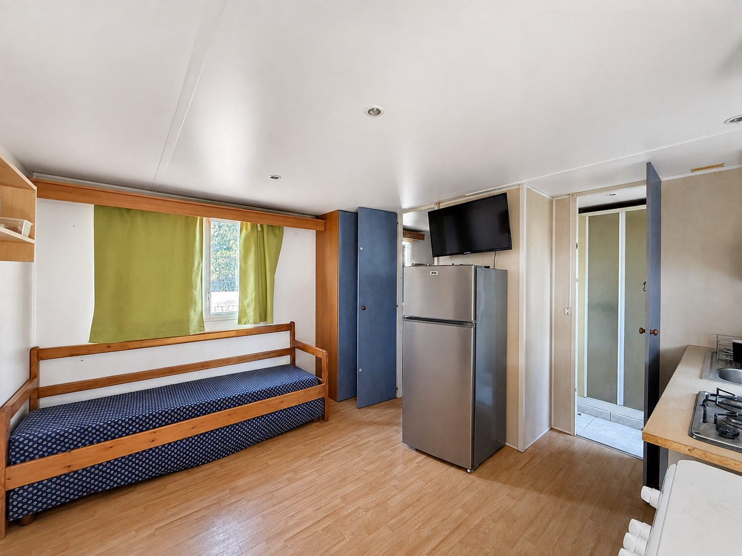 Buildable land with chalet and mobile home – 300 meters from the sea 5