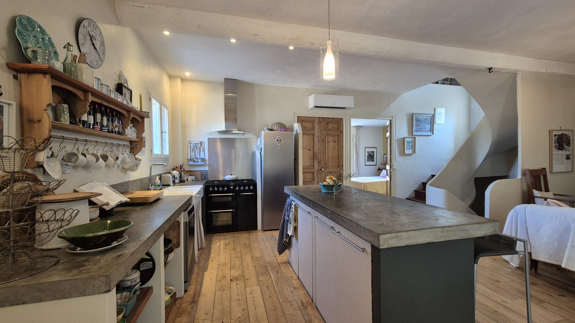 House for sale in Pouzolles, 125 m²