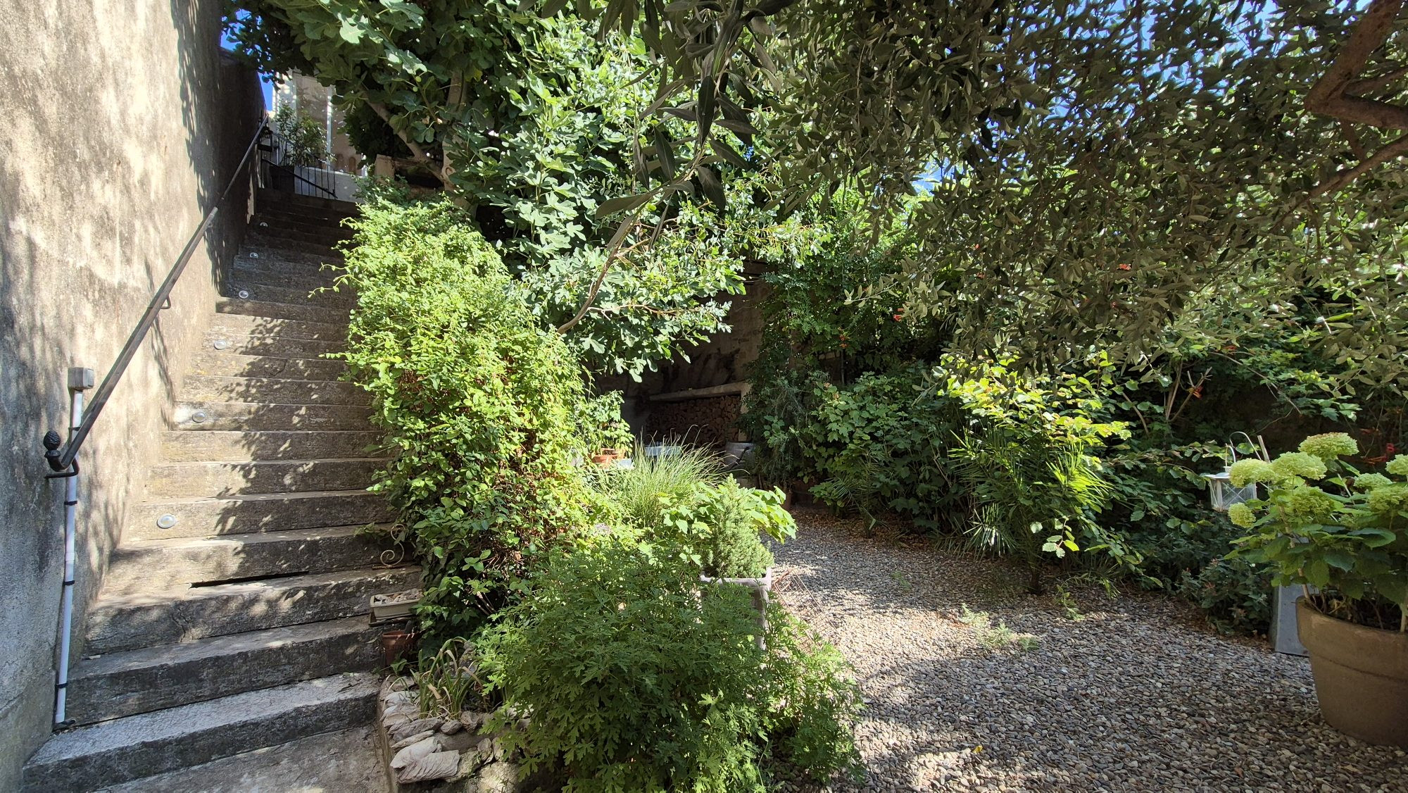 Maison à vendre à Pouzolles, 125 m²
