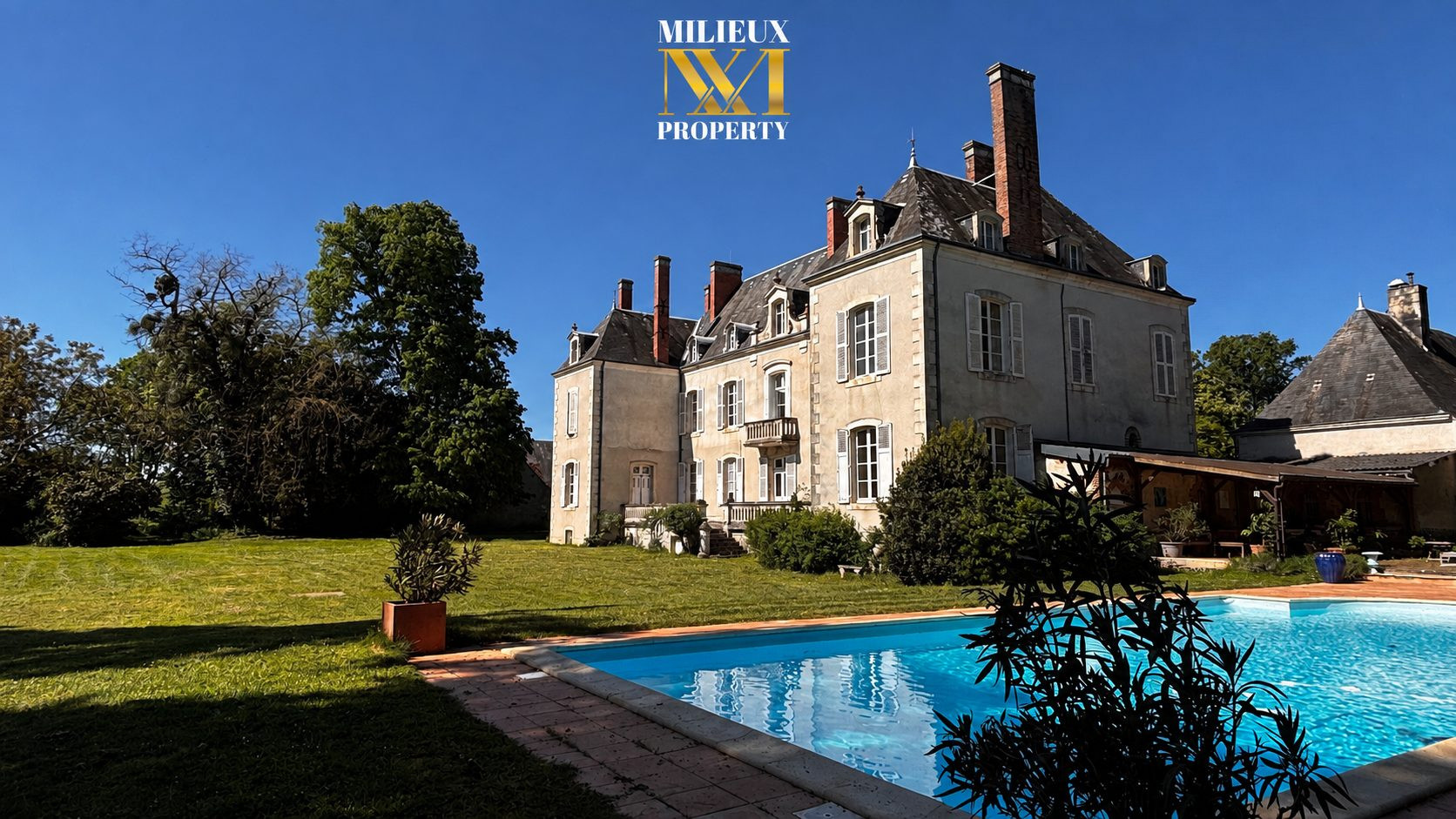 17TH CENTURY CHÂTEAU AND ITS OUTBUILDINGS ON APPROXIMATELY 12 HECTARES 4