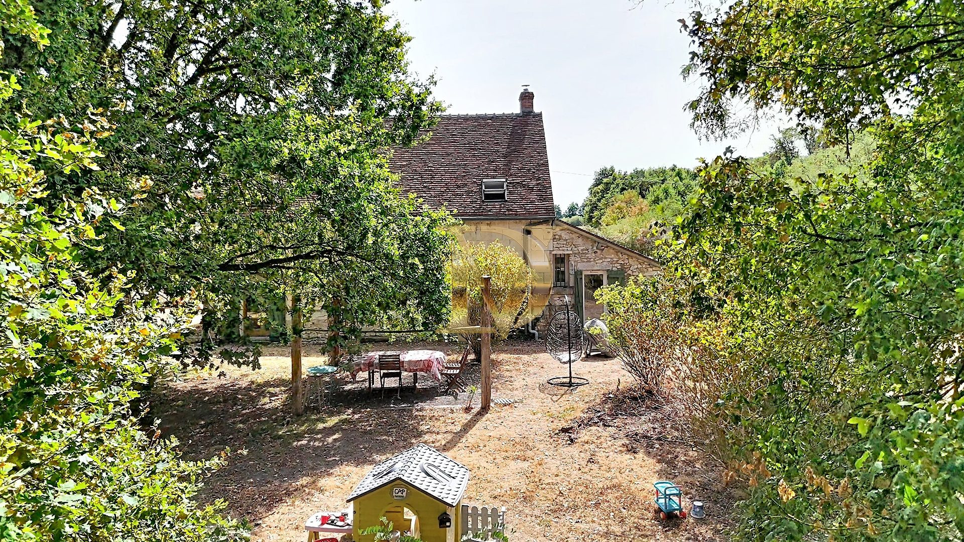 Le Clos des Roses, Ensemble of Long Houses on Pontlevoy 3
