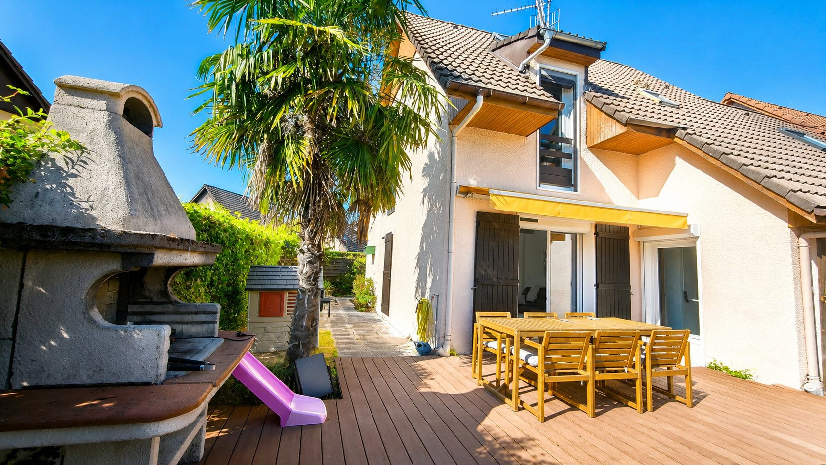 Beautiful renovated house in a peaceful setting with swimming pool! 3