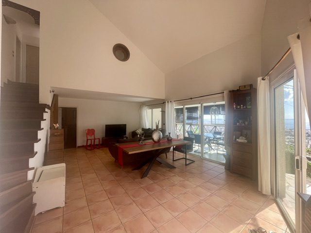 5-ROOM VILLA with Swimming Pool and Stunning Sea View 4