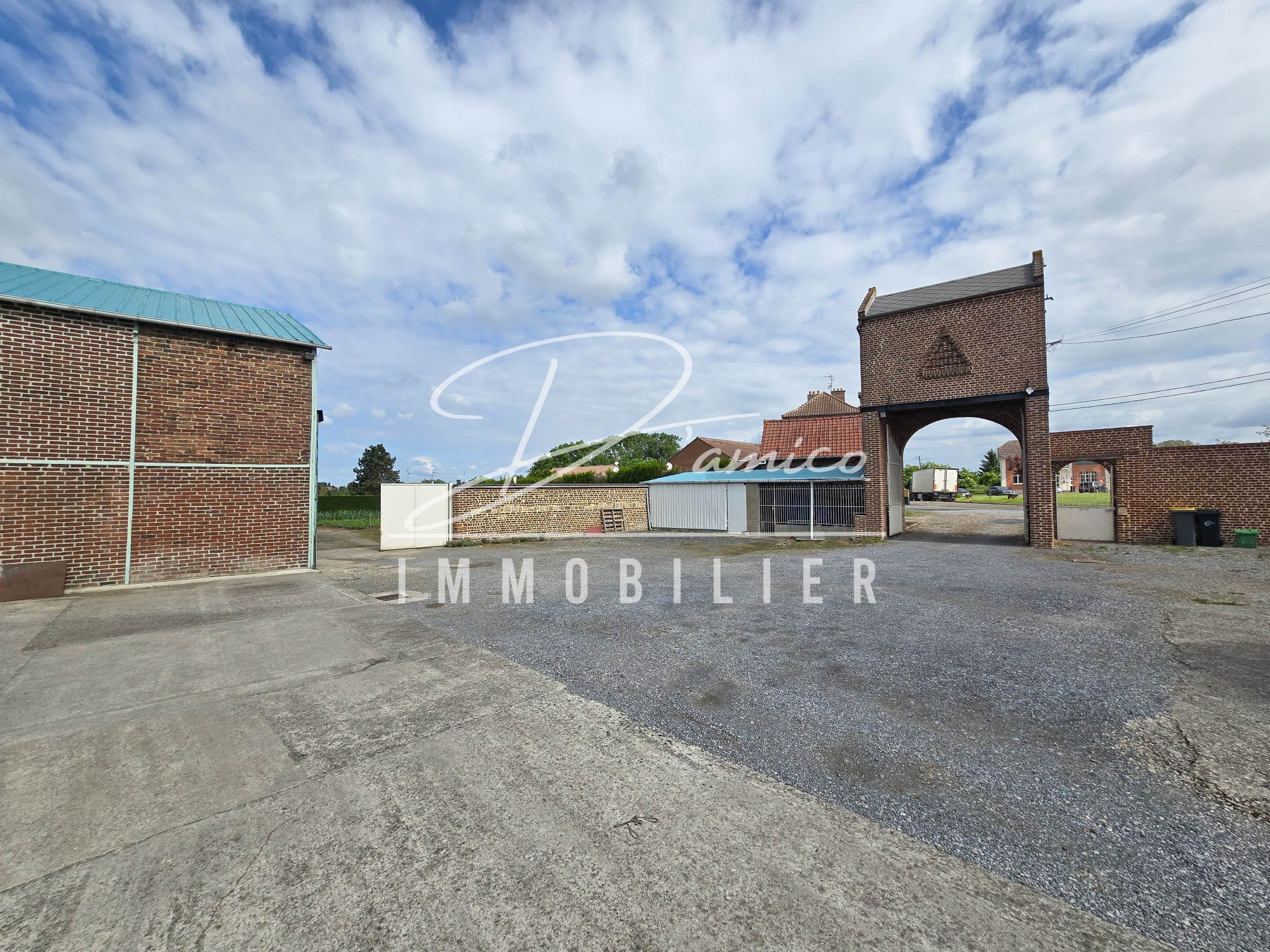 Farmhouse with 2 Houses + 780 m² Outbuildings - Cambrai Area 3