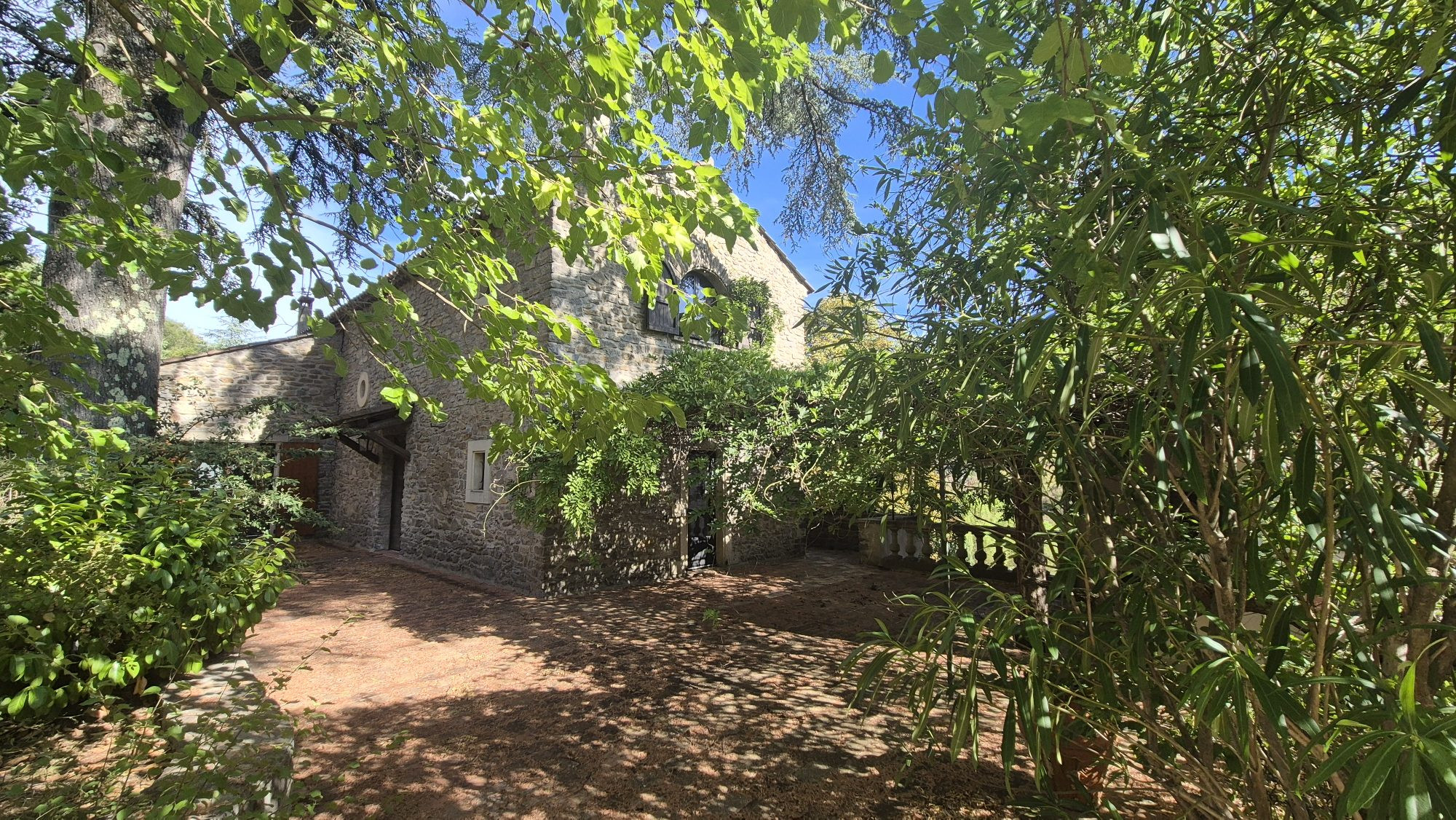 Maison à vendre à Saint-Ambroix, 650 m²