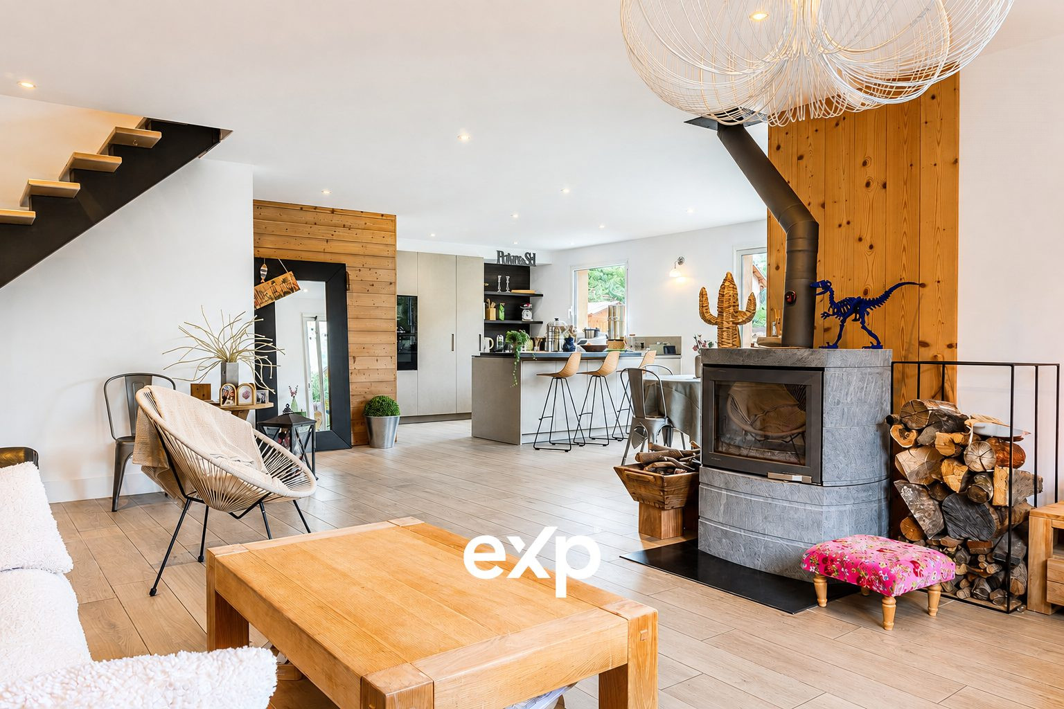 Maison familiale lumineuse aux volumes généreux et jardin arboré