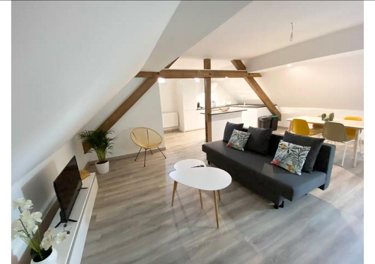 Maison comprenant 1 appartement T2 rénové et 1 espace professionnel - Un bien aux multiples possibilités.