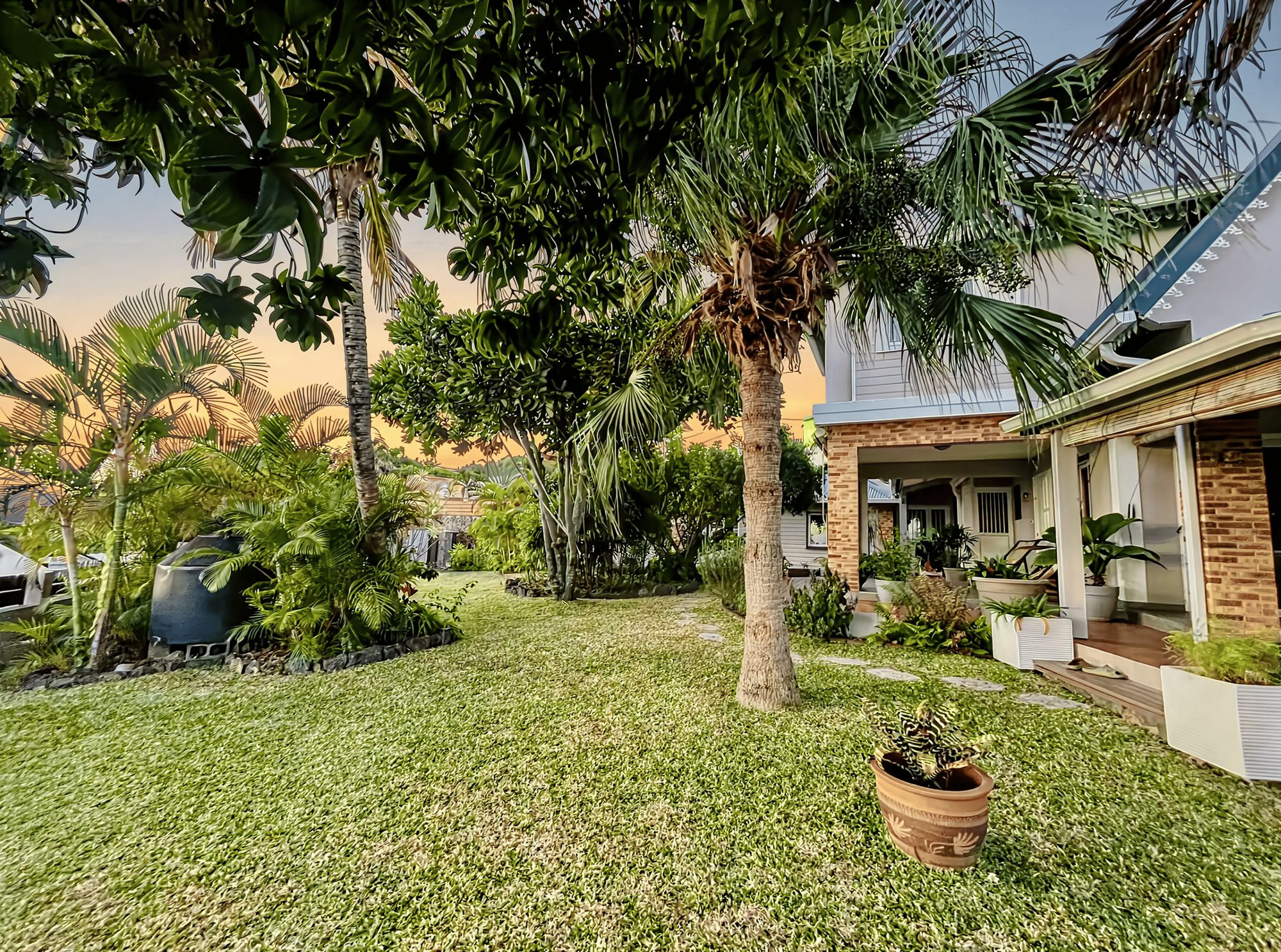 JOLIE VILLA AVEC VUE MER AUX AVIRONS