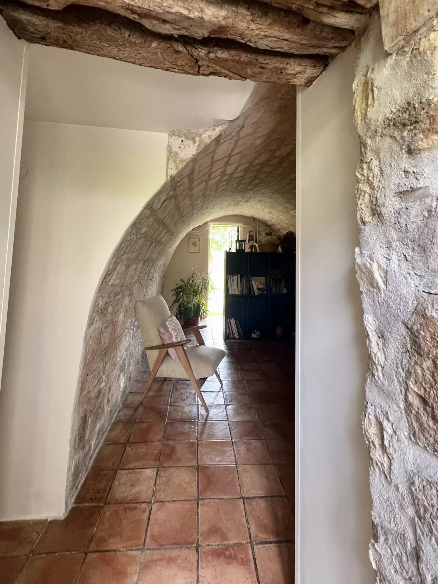 9-room house with outbuildings on 985 m² plot 5