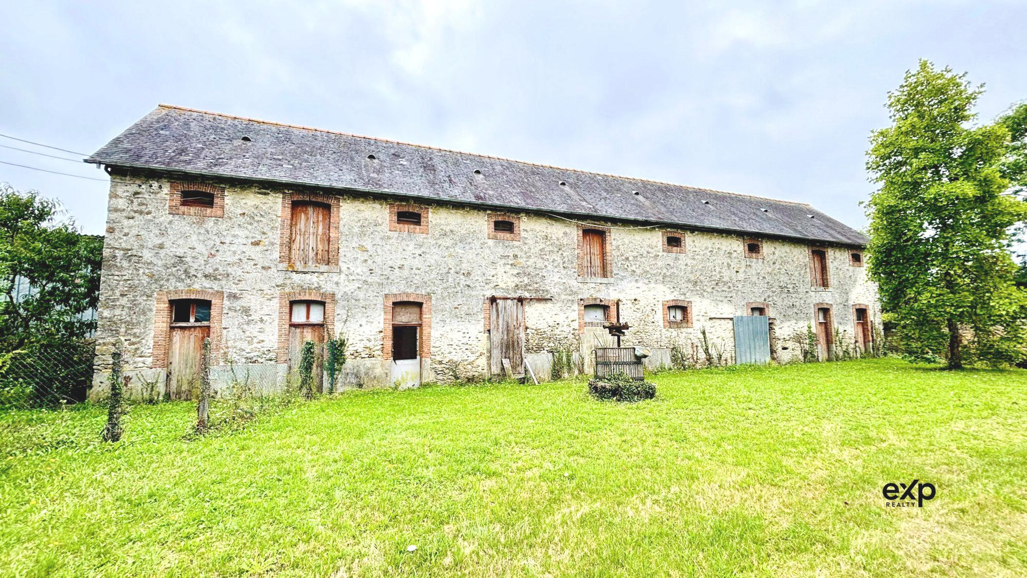 7-room house 204 m2 with large outbuildings. 4