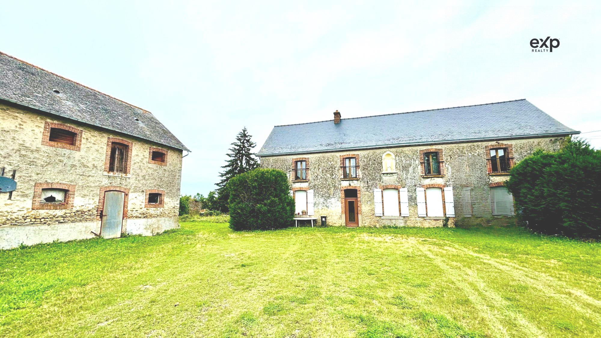 7-room house 204 m2 with large outbuildings. 3