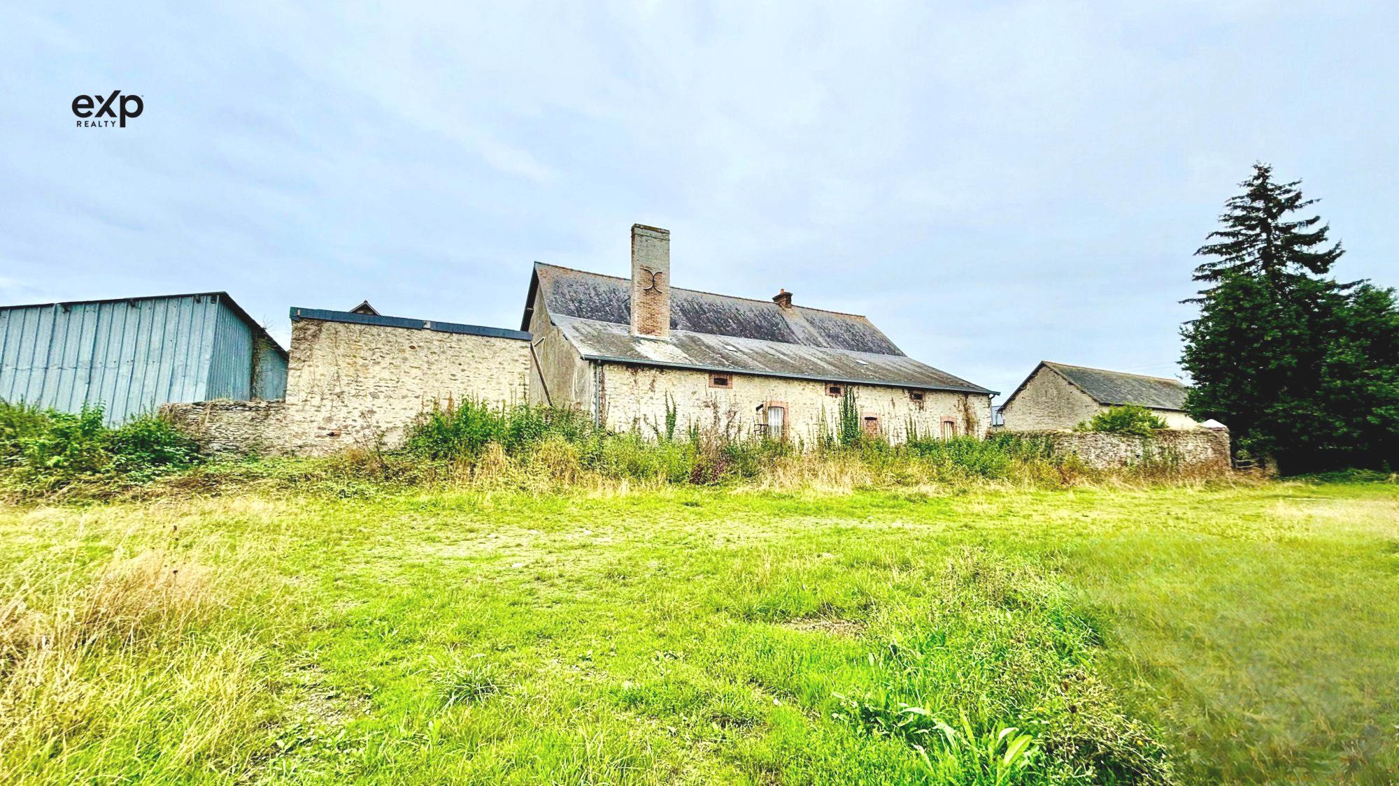 7-room house 204 m2 with large outbuildings. 5