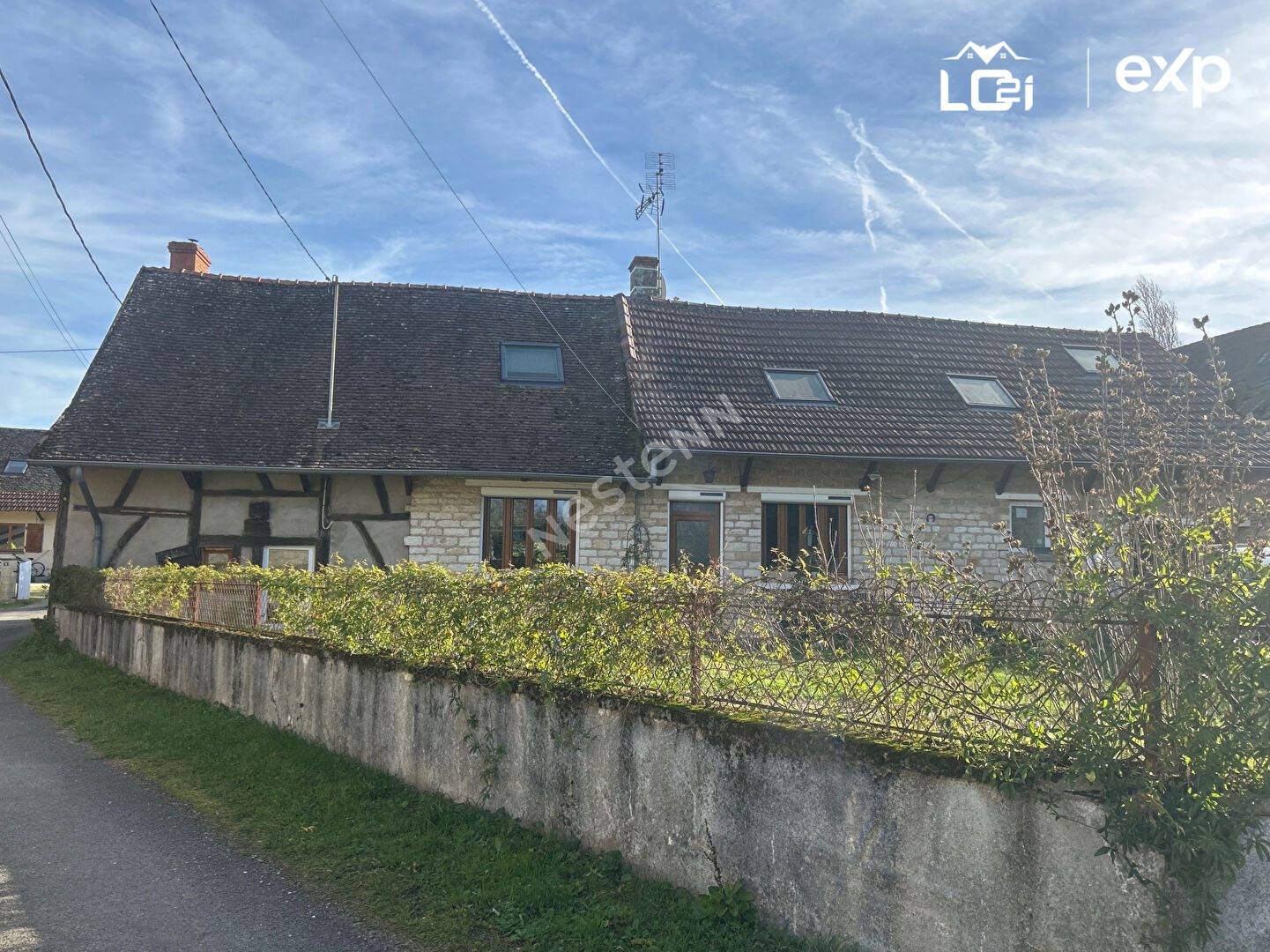 House for sale in Saint-Germain-du-Plain, 194 m²