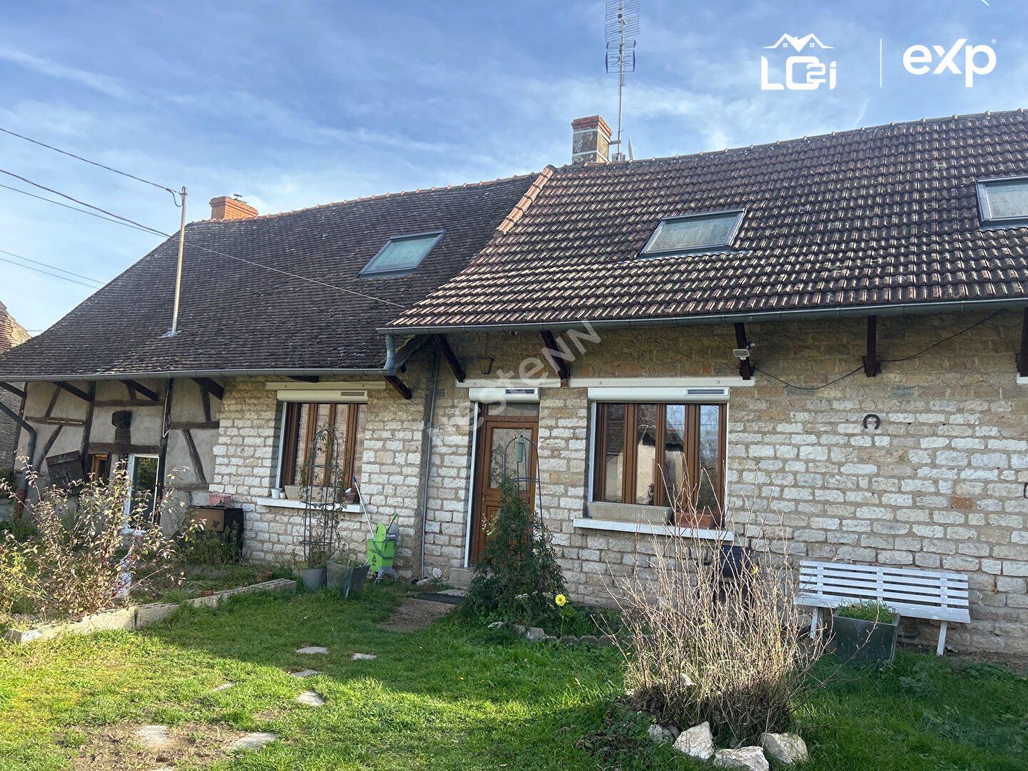 House for sale in Saint-Germain-du-Plain, 194 m²