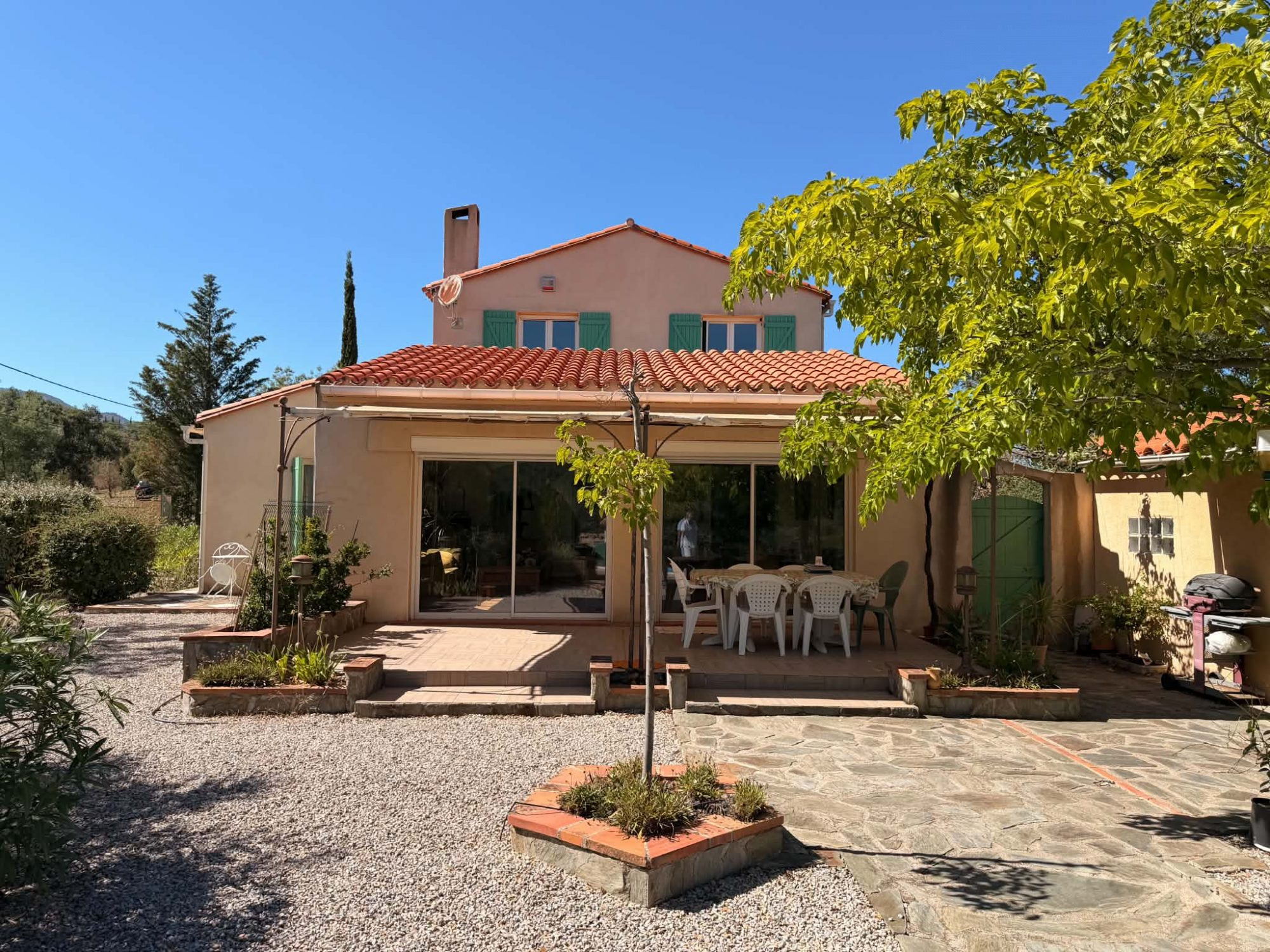 Merveilleuse villa 4 faces de 188 m² sur 4 210 m² de terrain avec piscine !