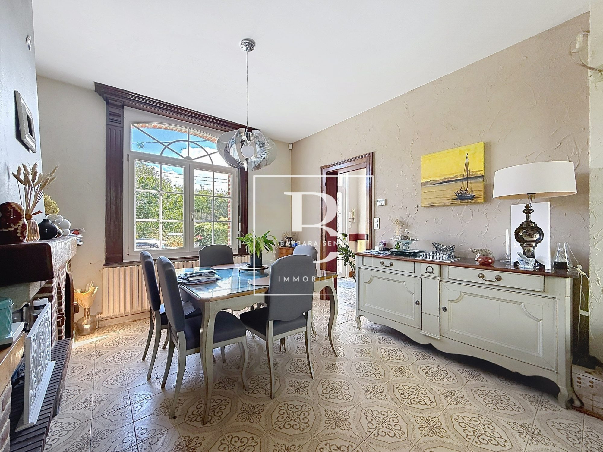 Maison de caractère à Mœuvres : 6 chambres, jardin, double garage