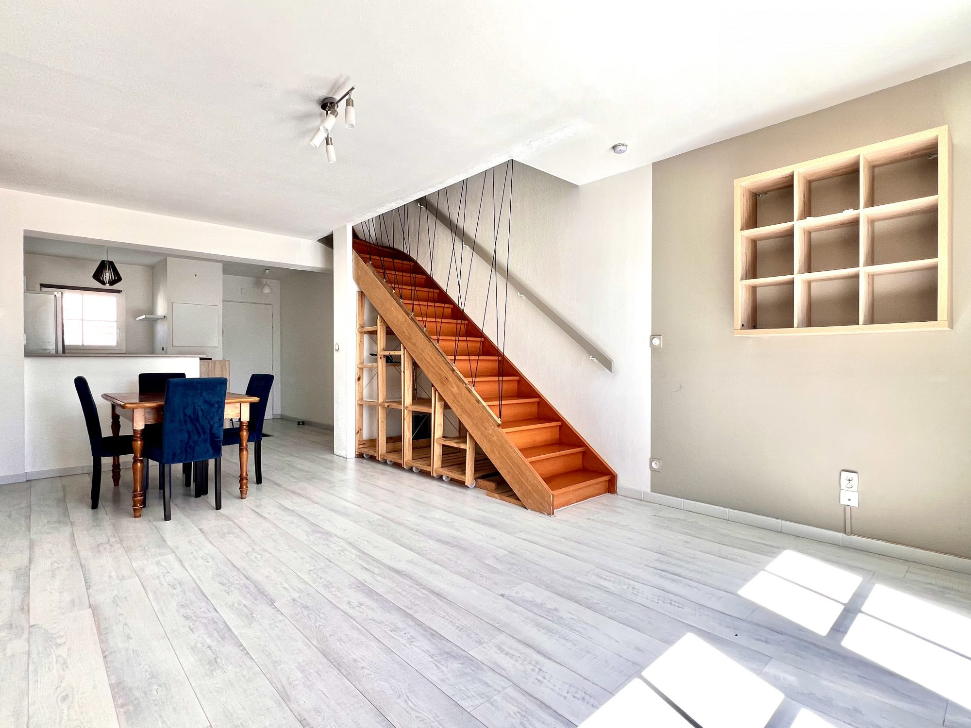 Duplex rénové avec jardin dans une copropriété avec piscine
