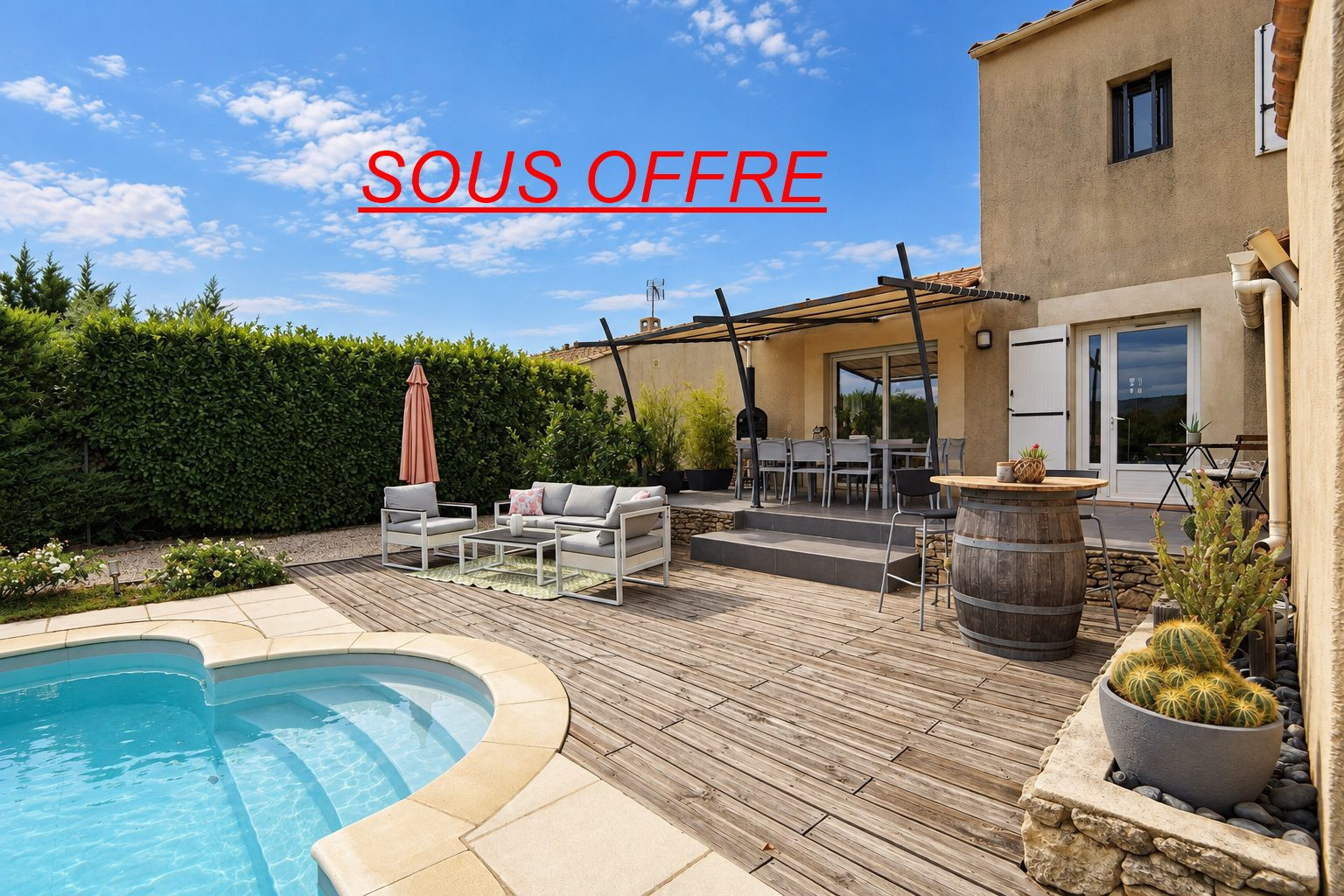 Nouveauté, maison T4 avec dépendances et piscine sur terrain clos.